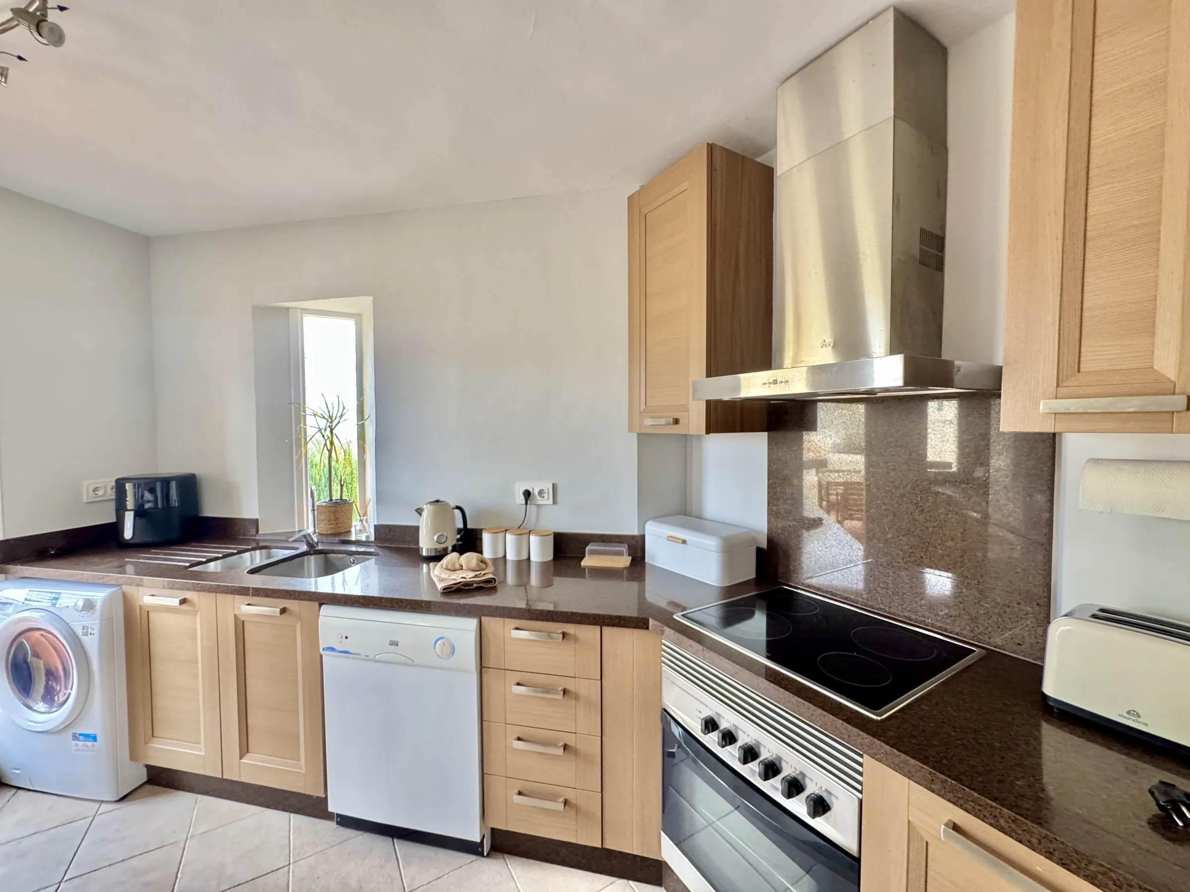 LM28 Kitchen a