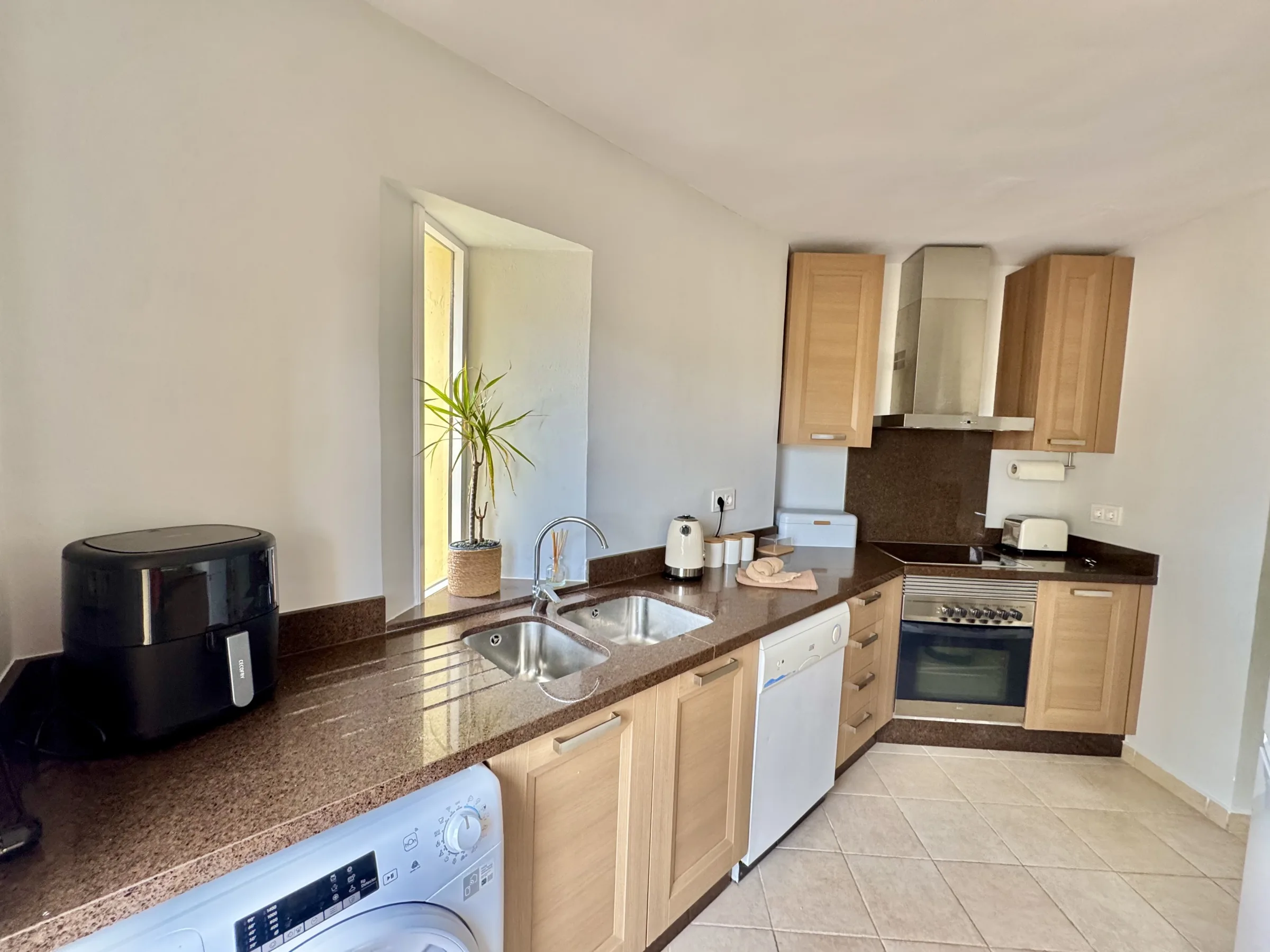 LM28 Kitchen b