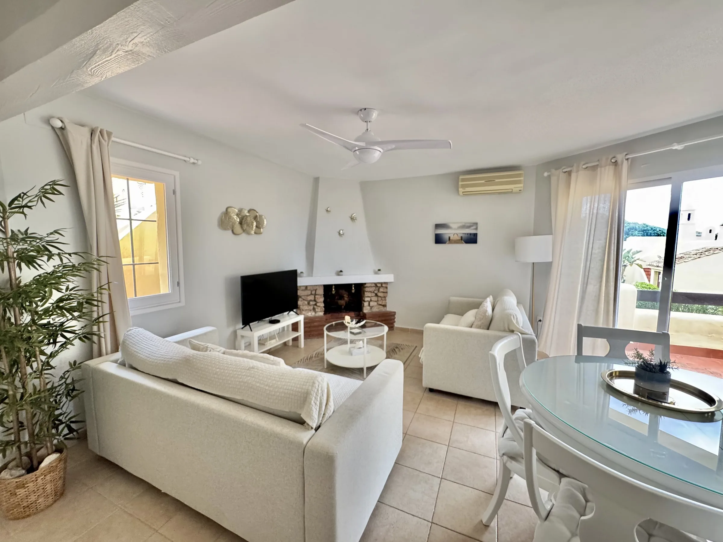 LM28 Lounge Dining a