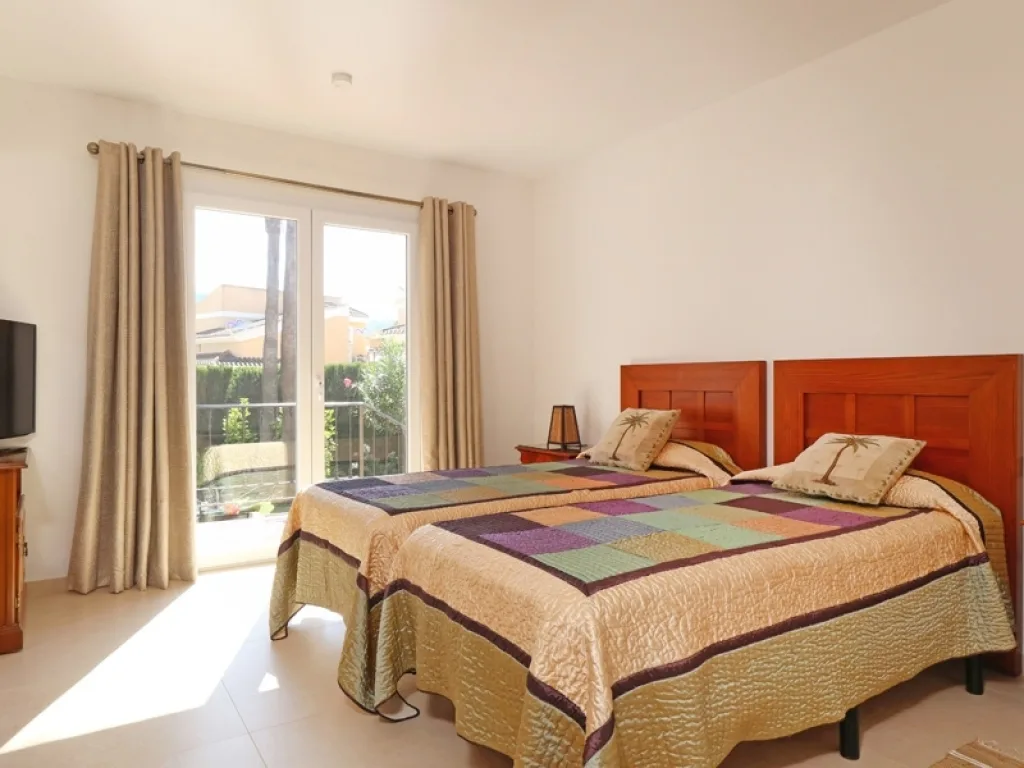 LNV3 bedroom 1