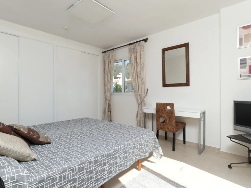 LNV3 bedroom 2