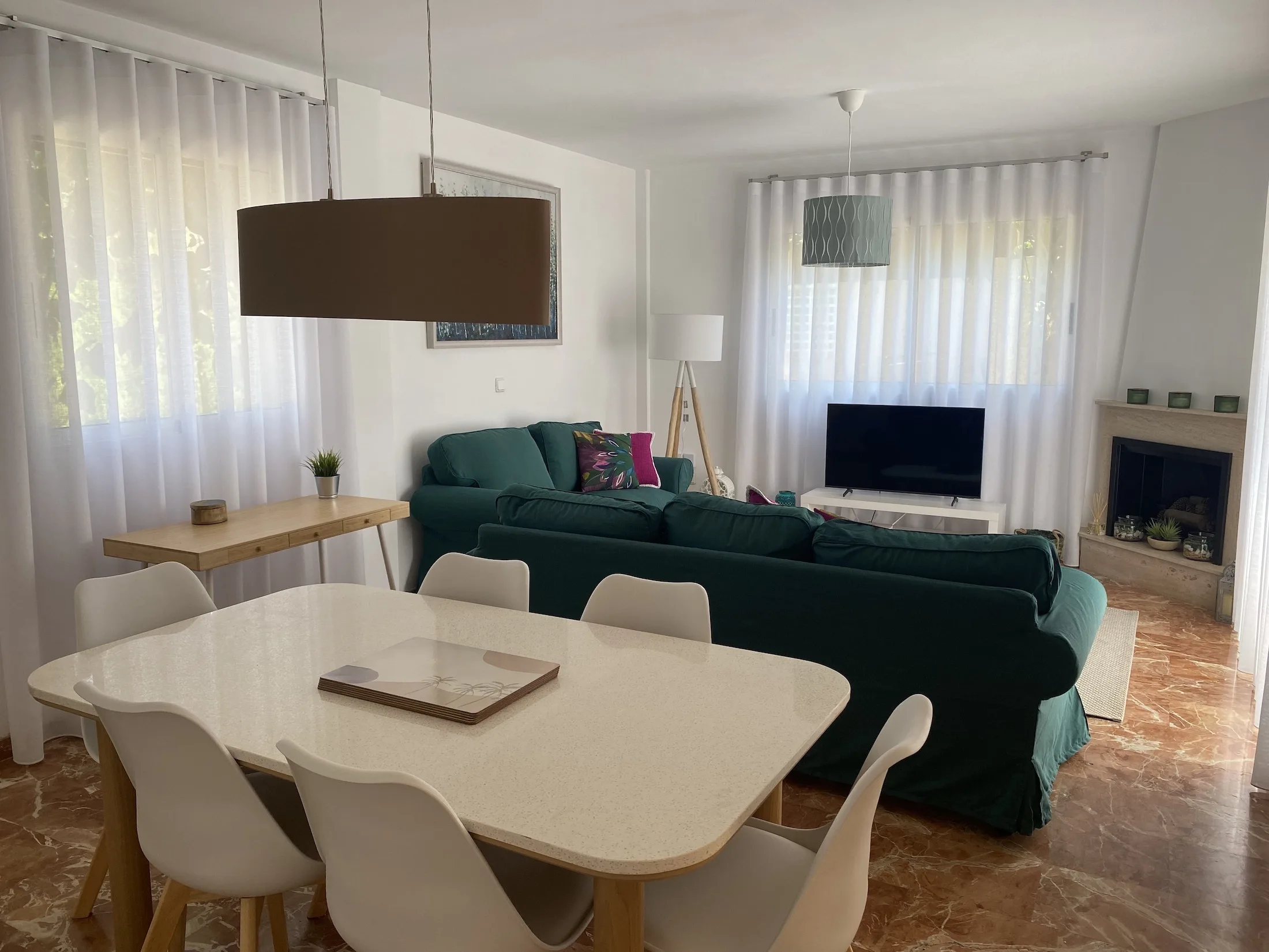 LN3 Dining Lounge mtime20221106085414