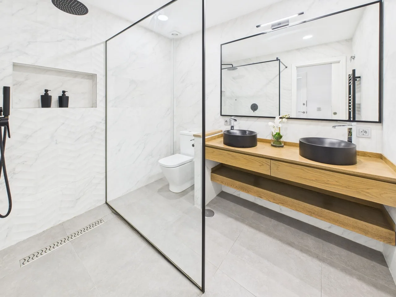 LNII 4 Bathroom 1 a