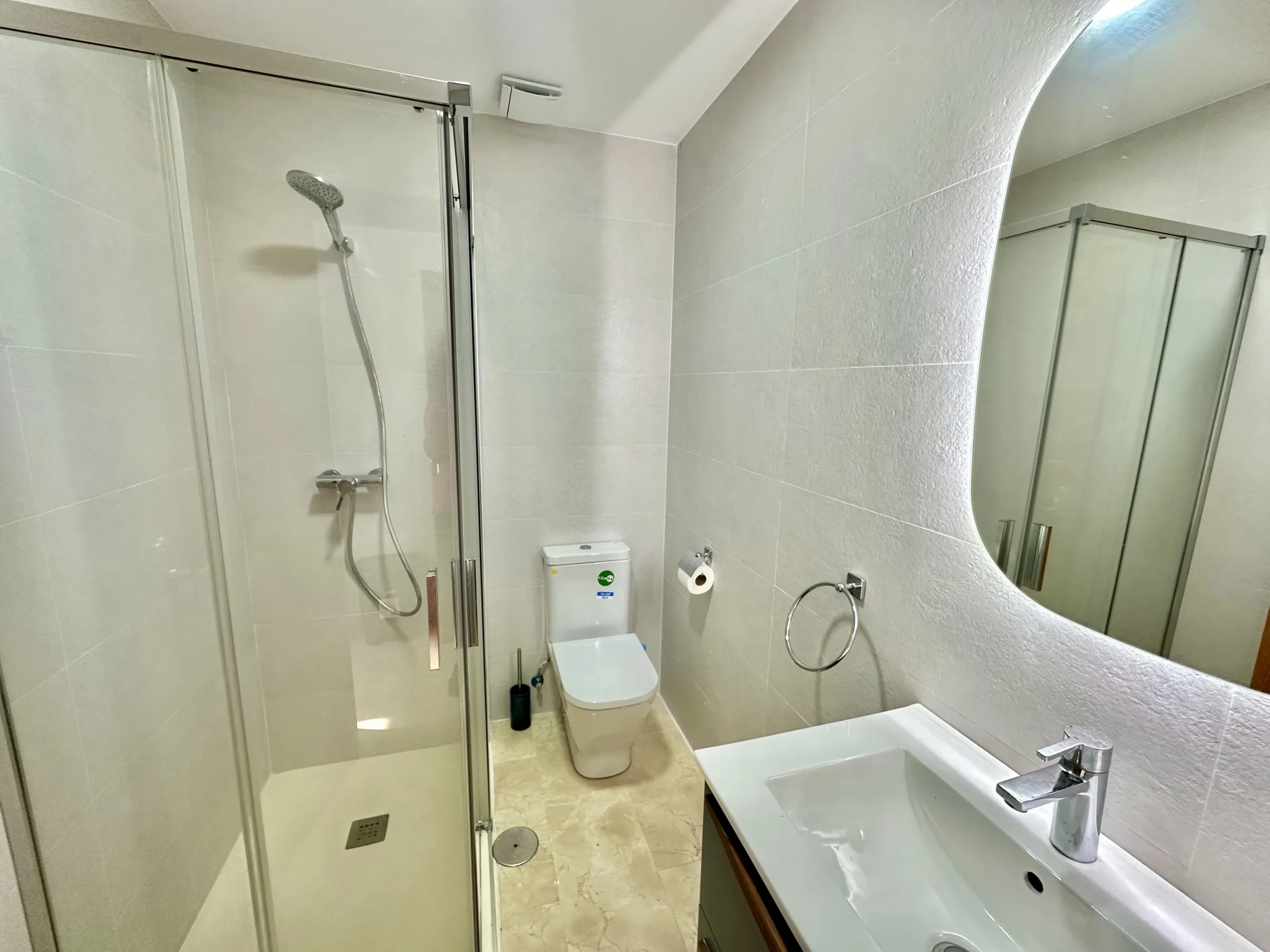 LN8 Bathroom 3