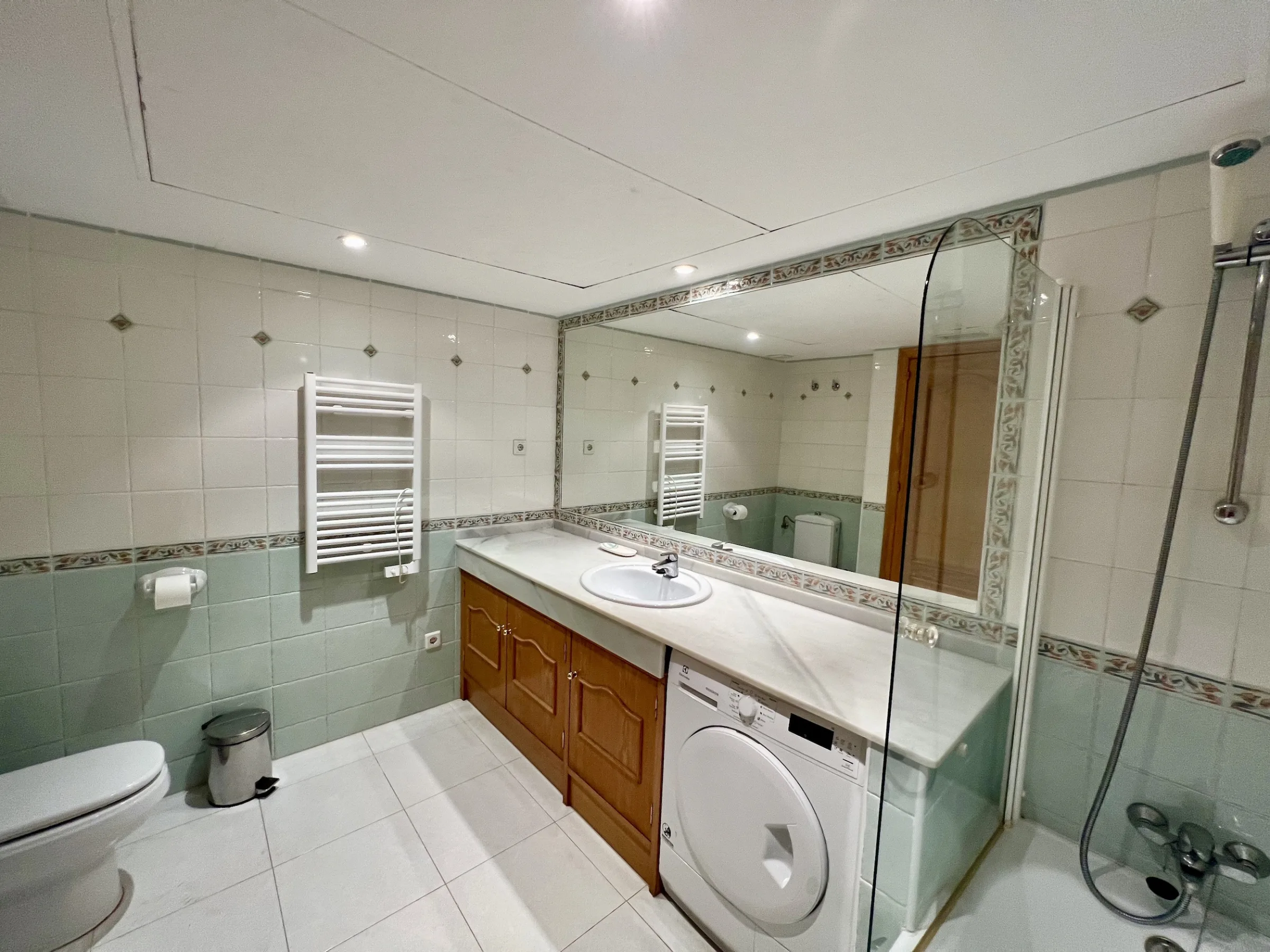 LO10 C family bathroom mtime20220907112143