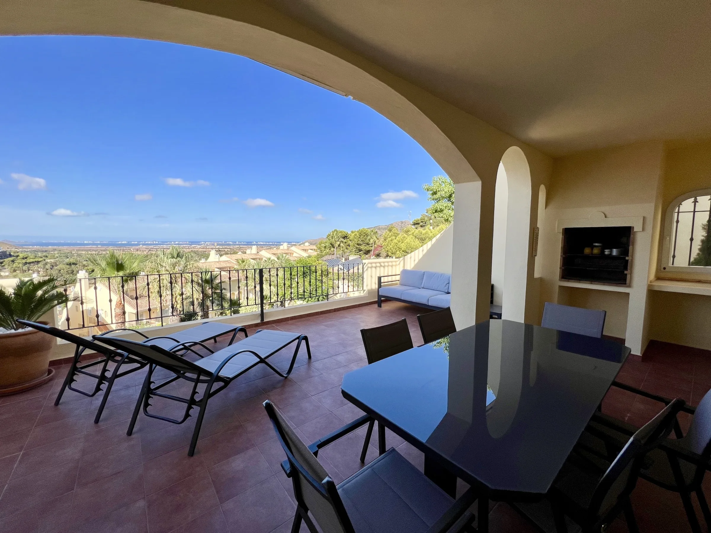LO10 C outside dining terrace 2 mtime20220907112156