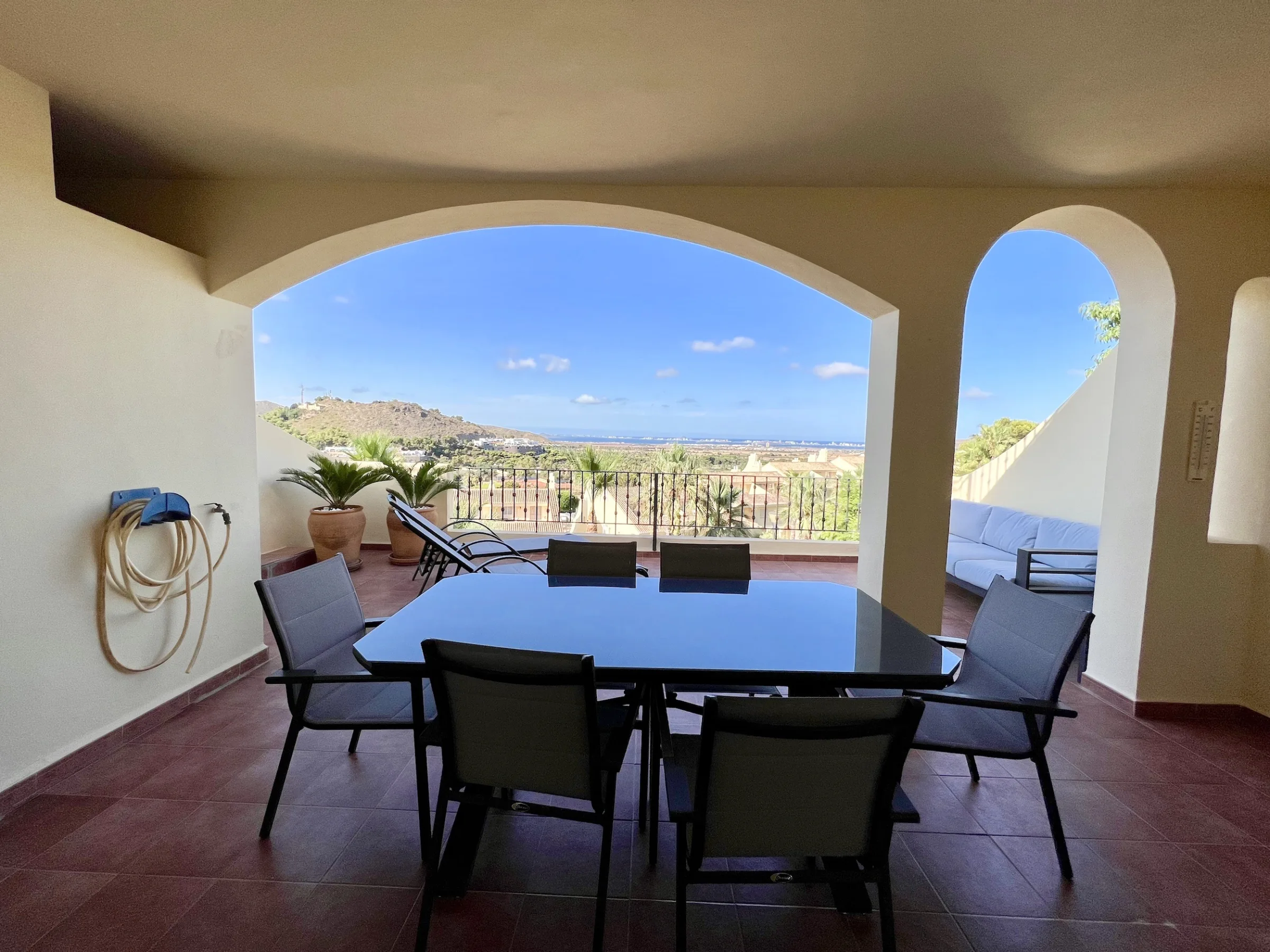 LO10 C outside dining terrace mtime20220907112159