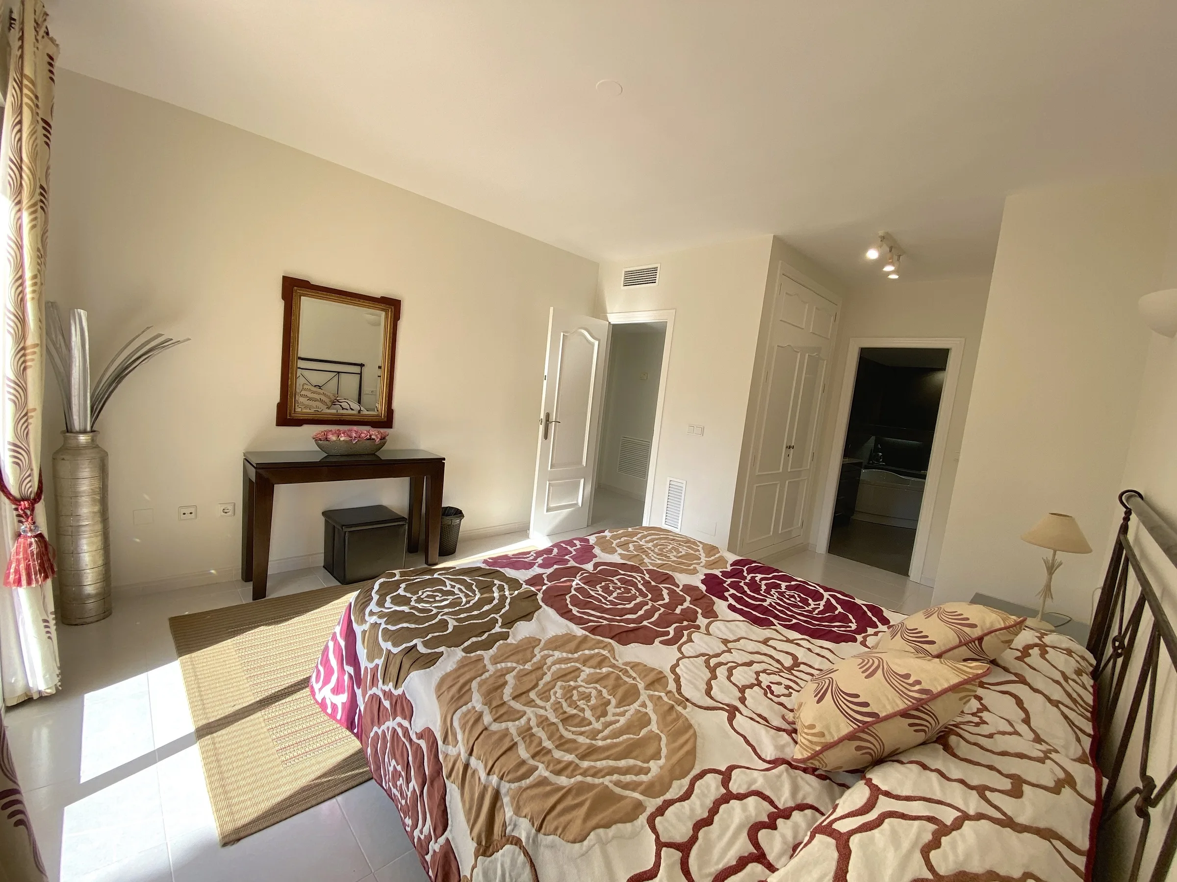 LO11 C Master Bedroom resize mtime20200622160407