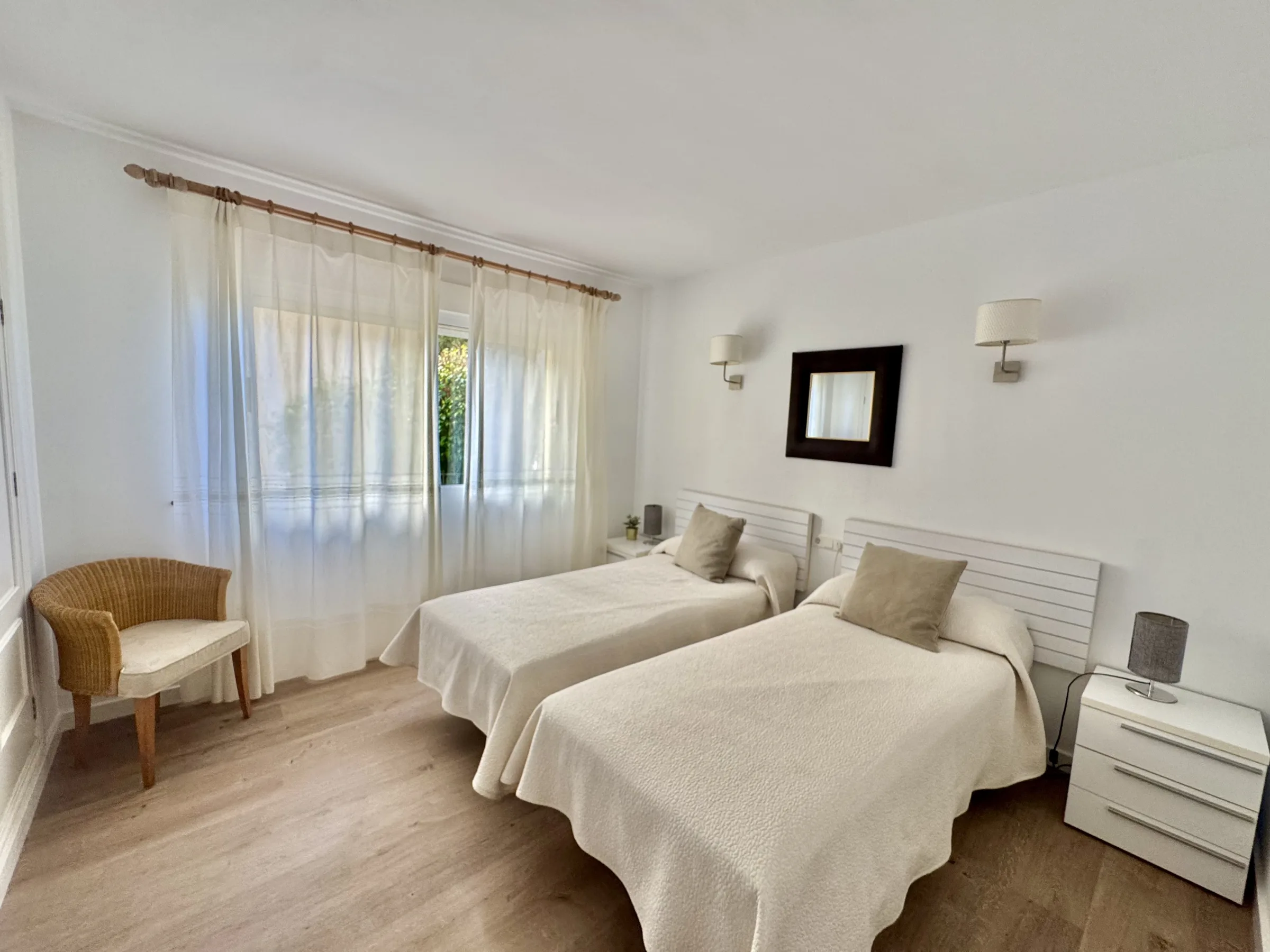 LO14 G Bedroom 2 a