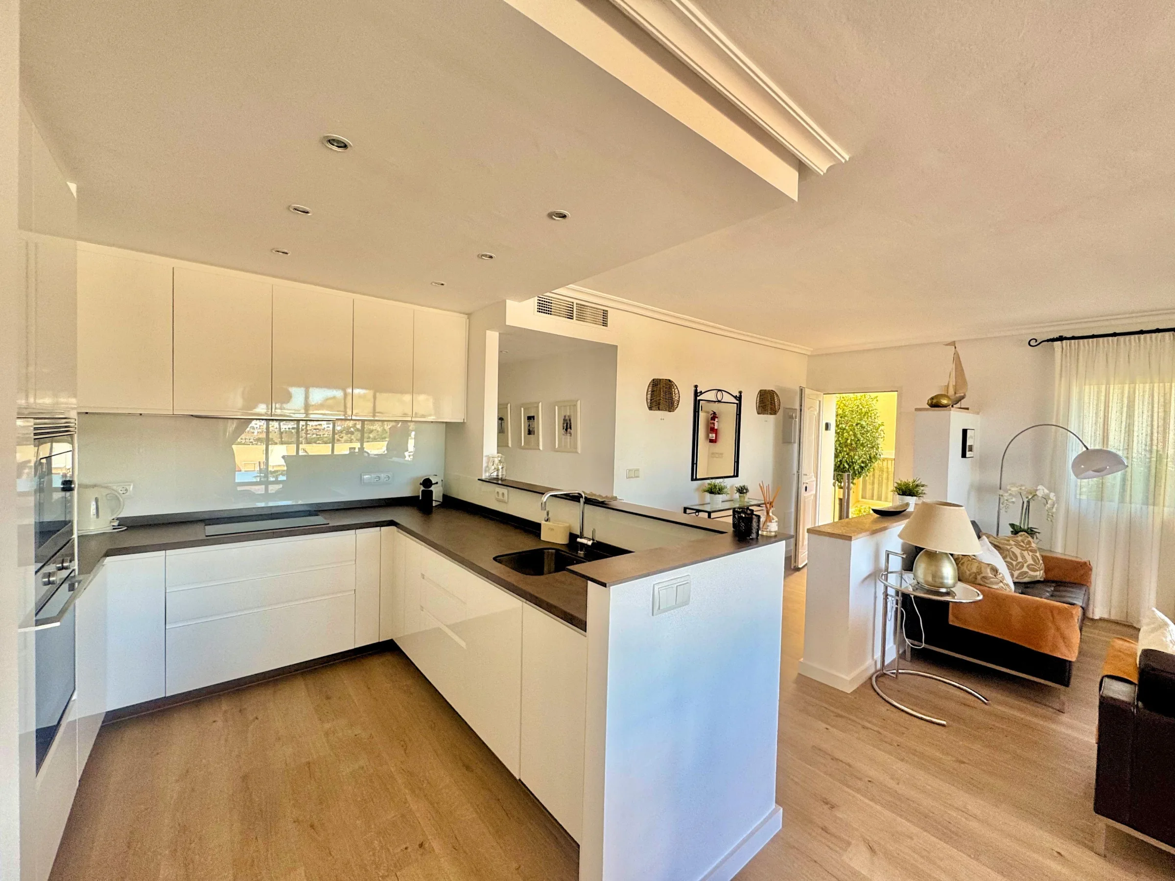 LO14 G Kitchen a