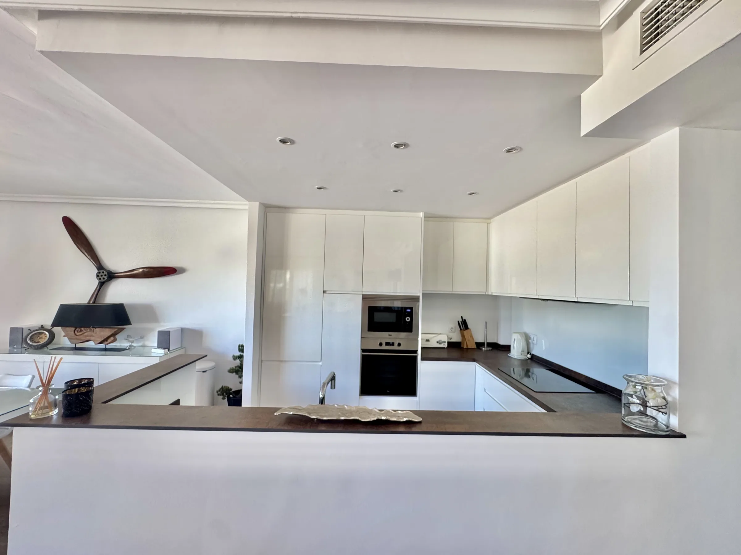 LO14 G Kitchen b
