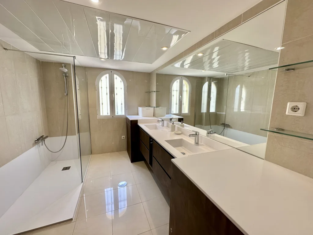 LO14 P Bathroom mtime20230403164403