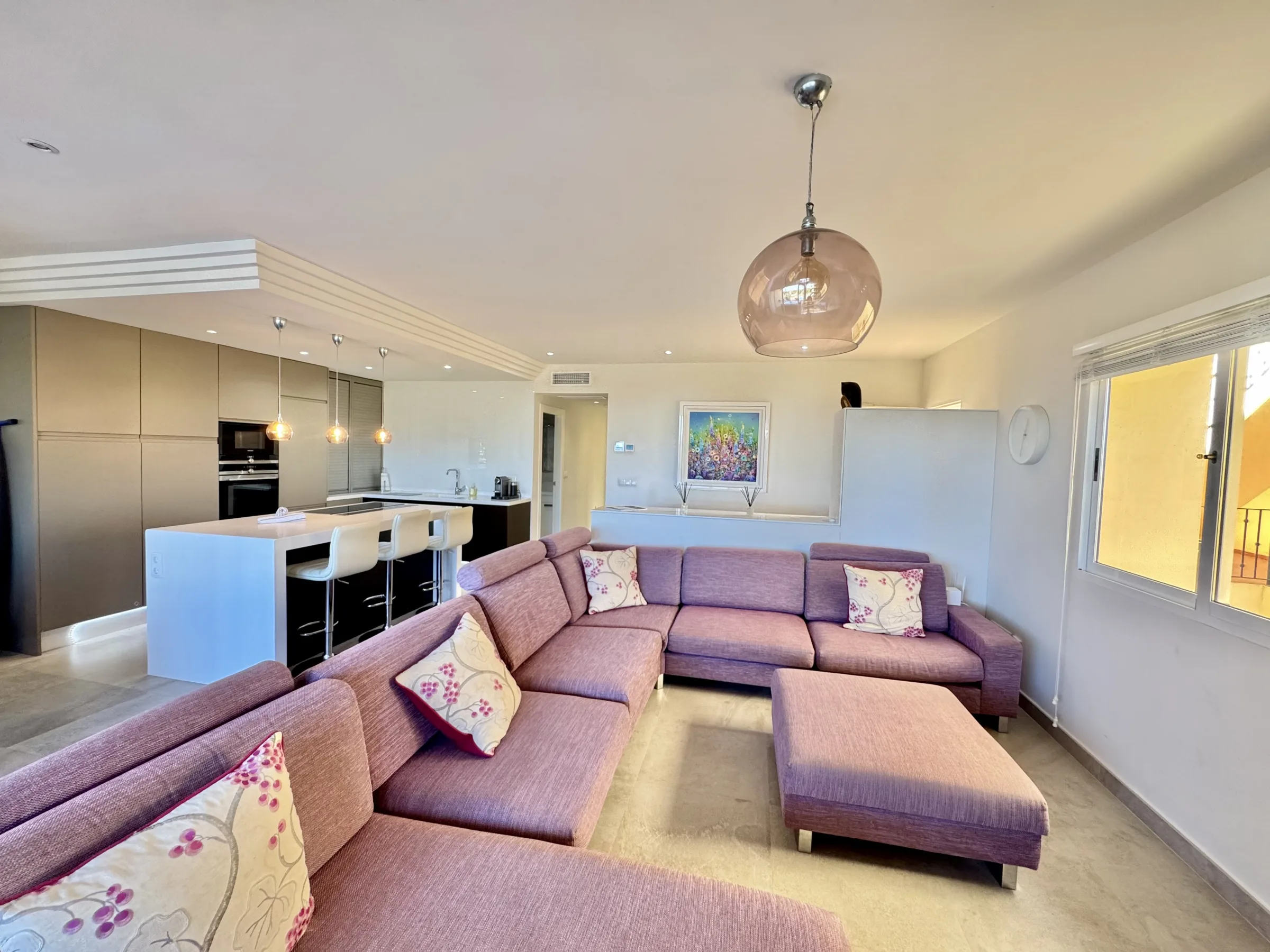 LO24 C Lounge Kitchen a