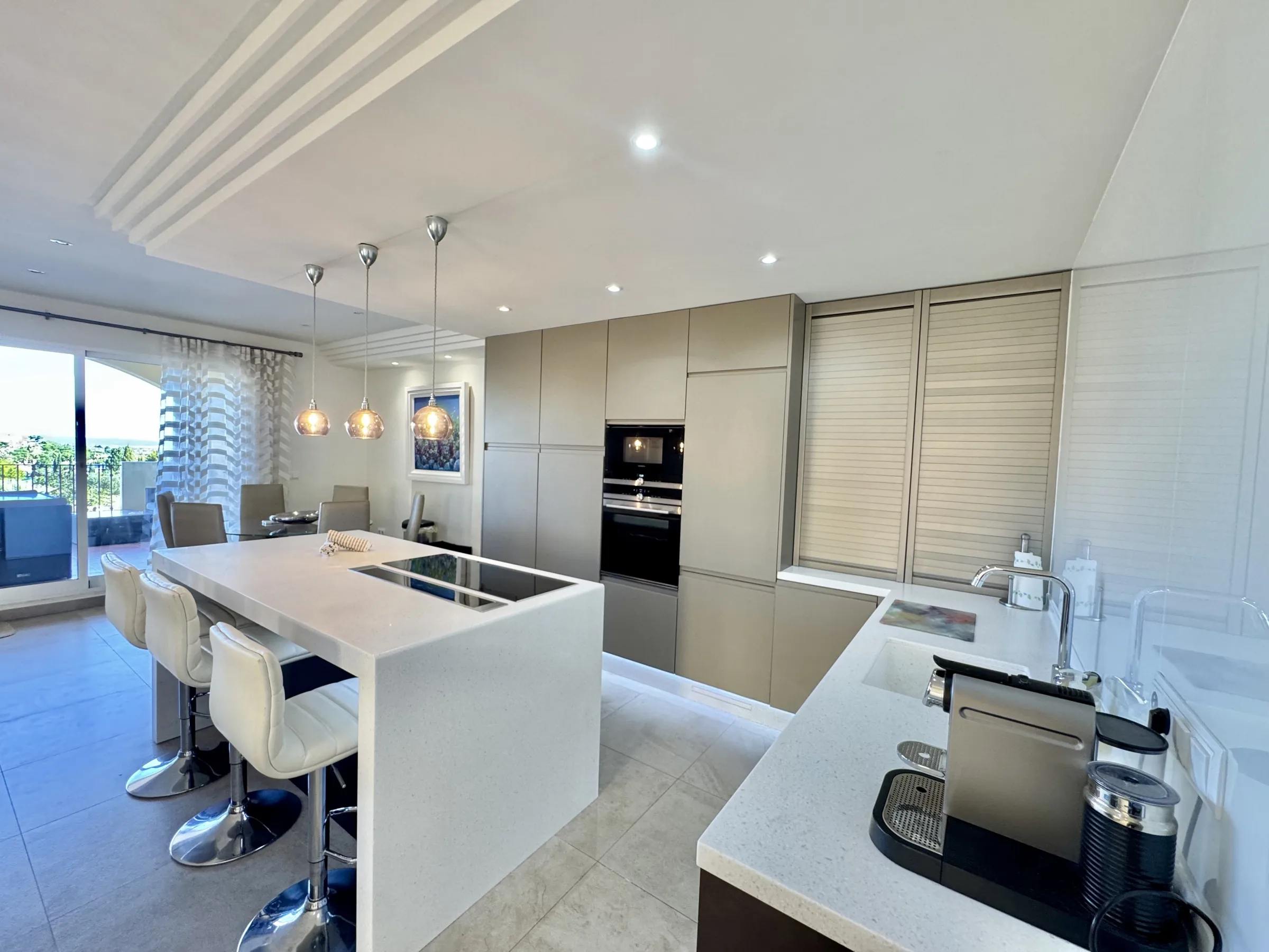 LO24 C Kitchen Dining a
