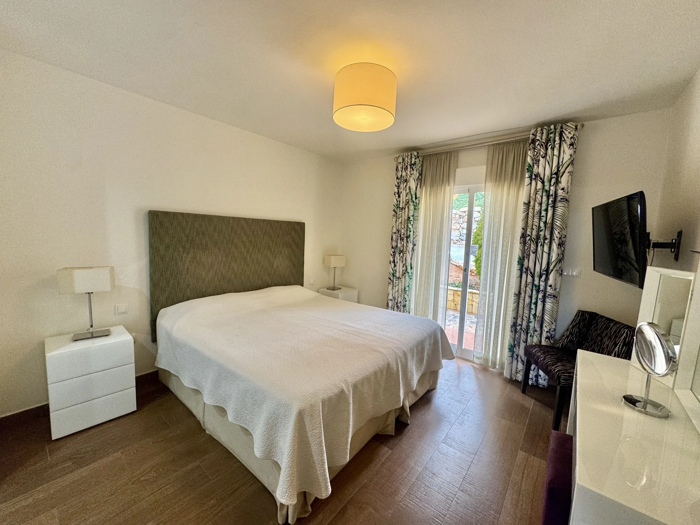LO24 C Bedroom 1 a