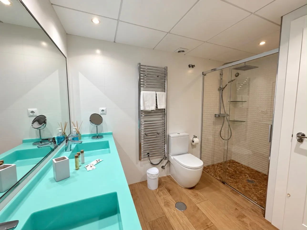LO24 C Bathroom 2 a