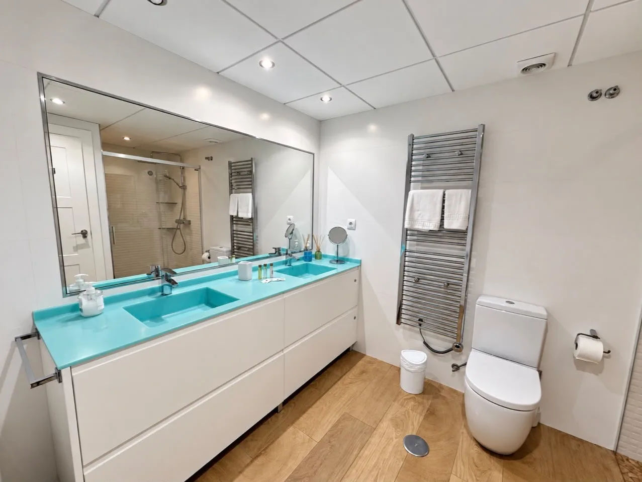 LO24 C Bathroom 2 b