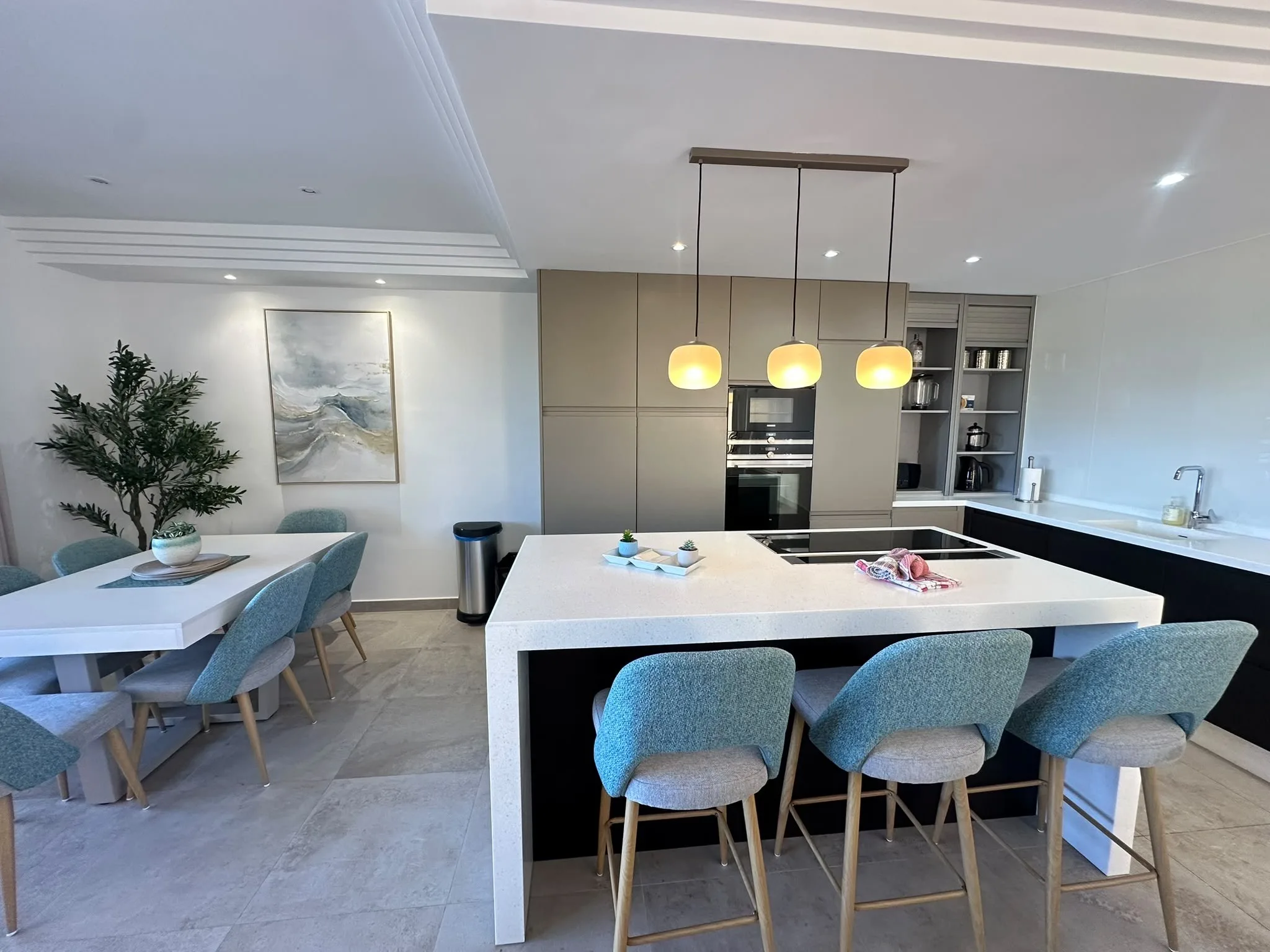 LO24 C Kitchen Dining a