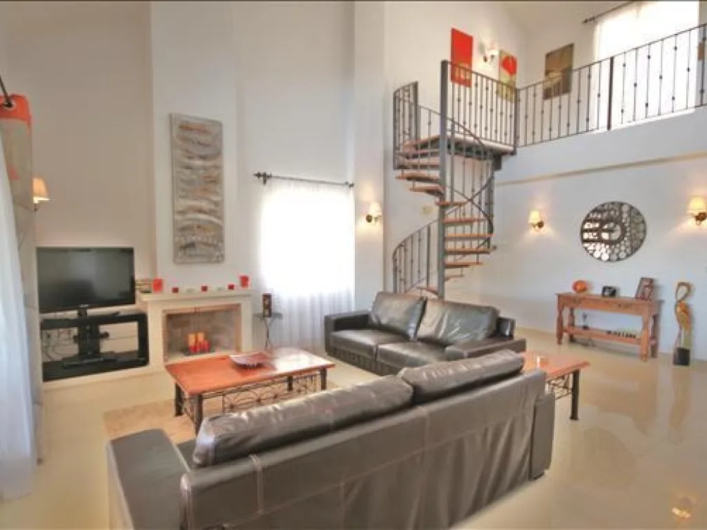 LO 25 P living room to Mezzanine mtime20210219113128