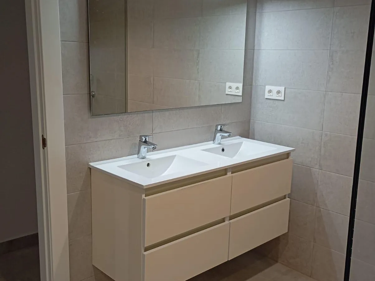 LO26 P Guest bathroom