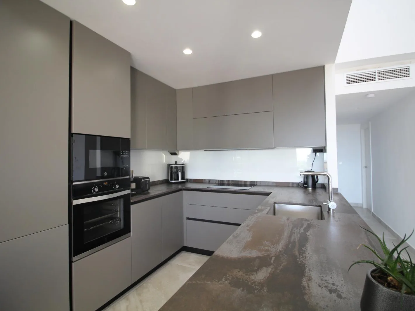 LO26 P Kitchen