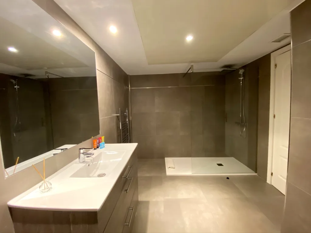 LO28 G Family Bathroom mtime20200228111529