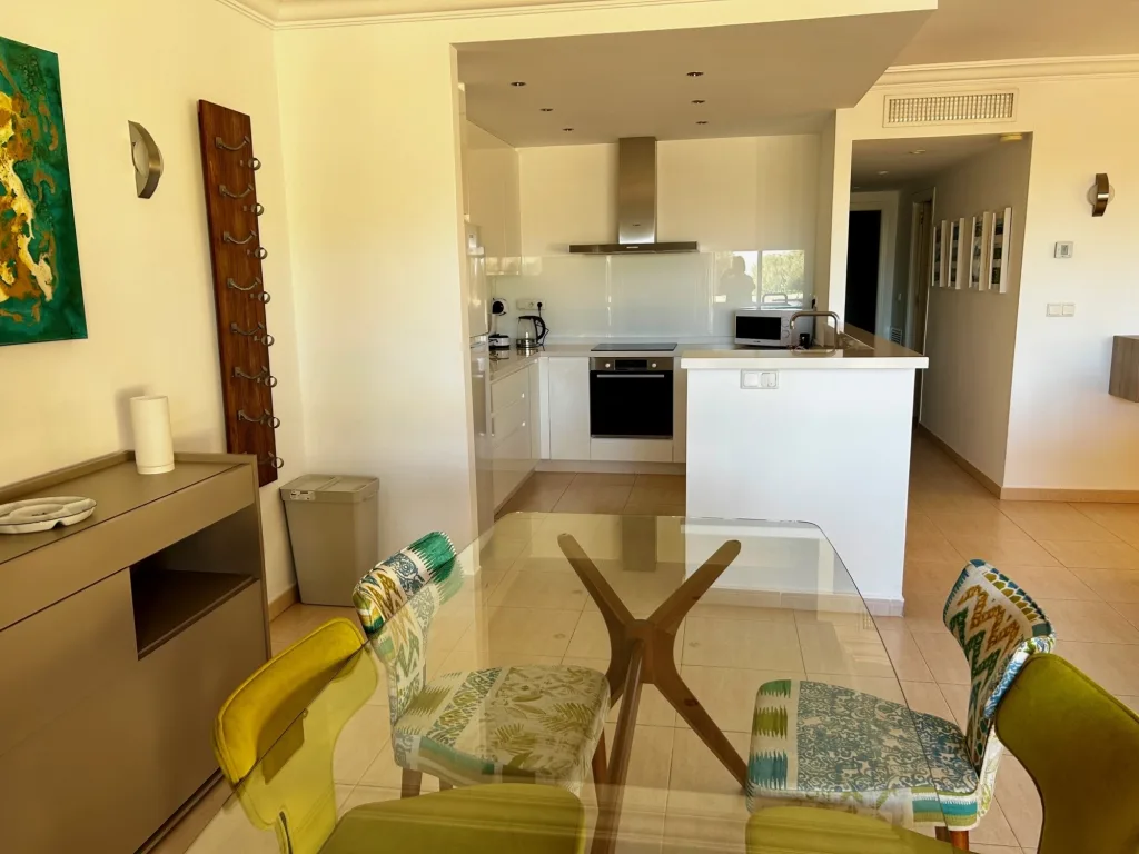 LO28 G Dining Kitchen