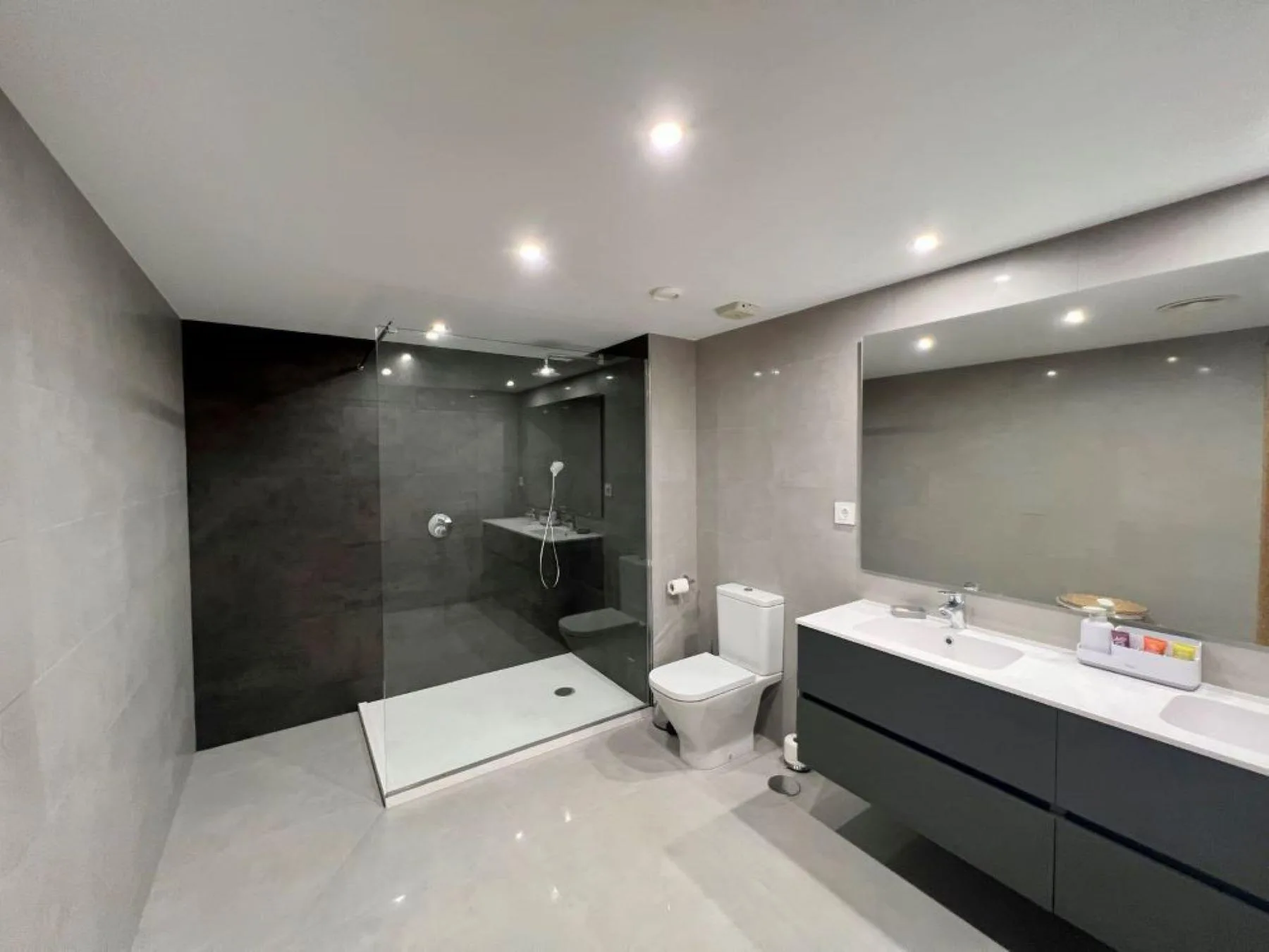 Amarillo Master Ensuite Resize 3 mtime20220526113149
