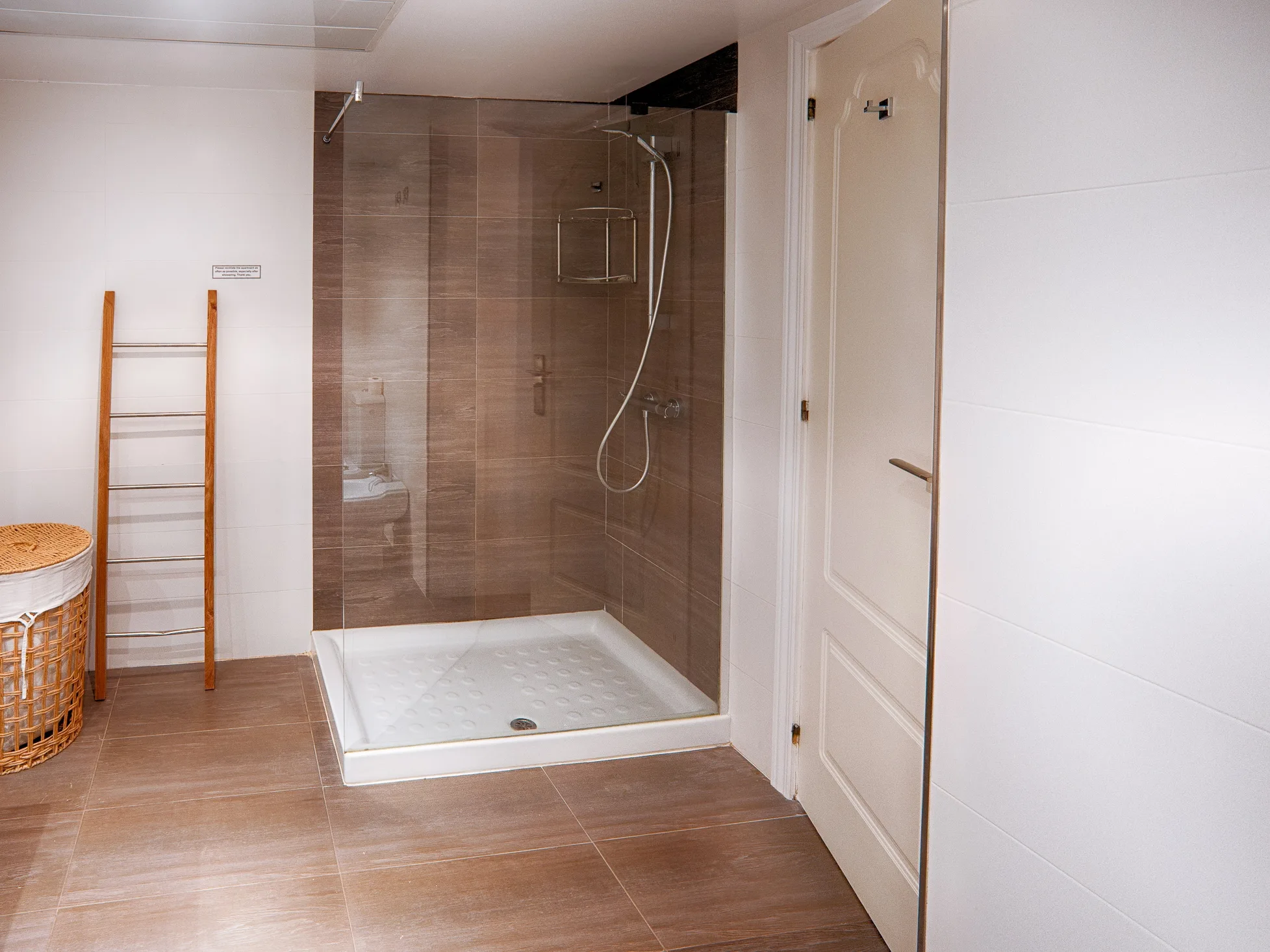 Los Olivos 18 G Mar26 31 BATH 2 1