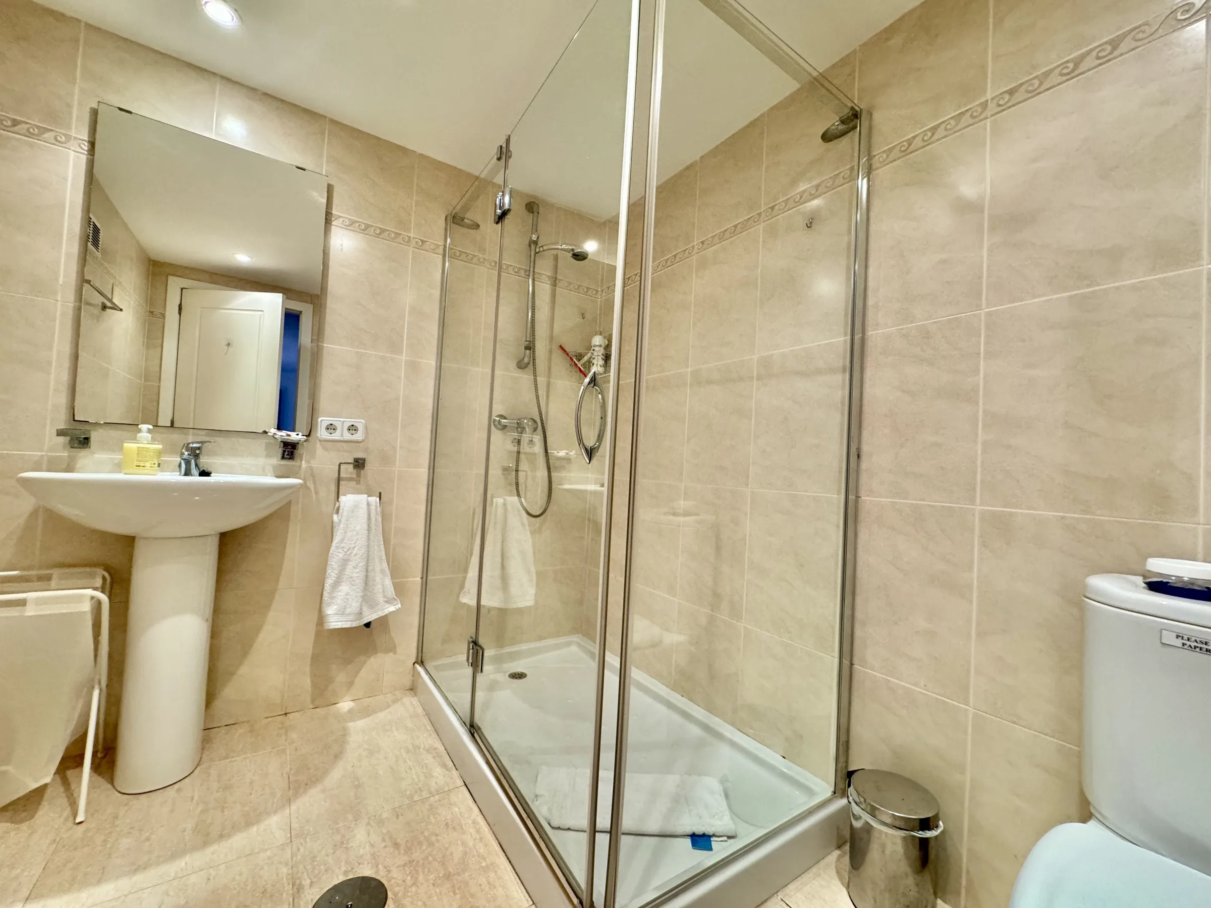 MC16 Bathroom 3