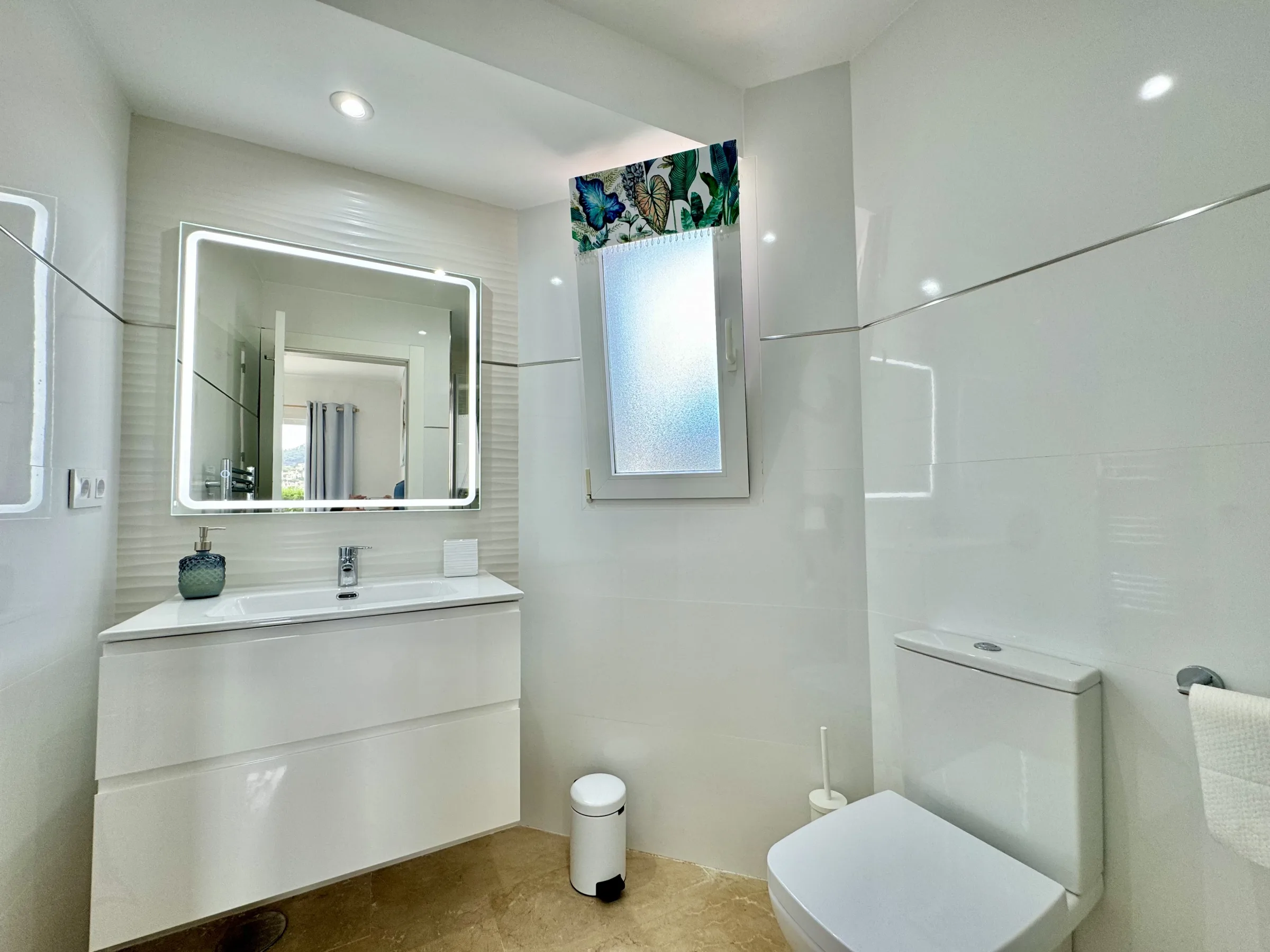 MC20 Bathroom 1