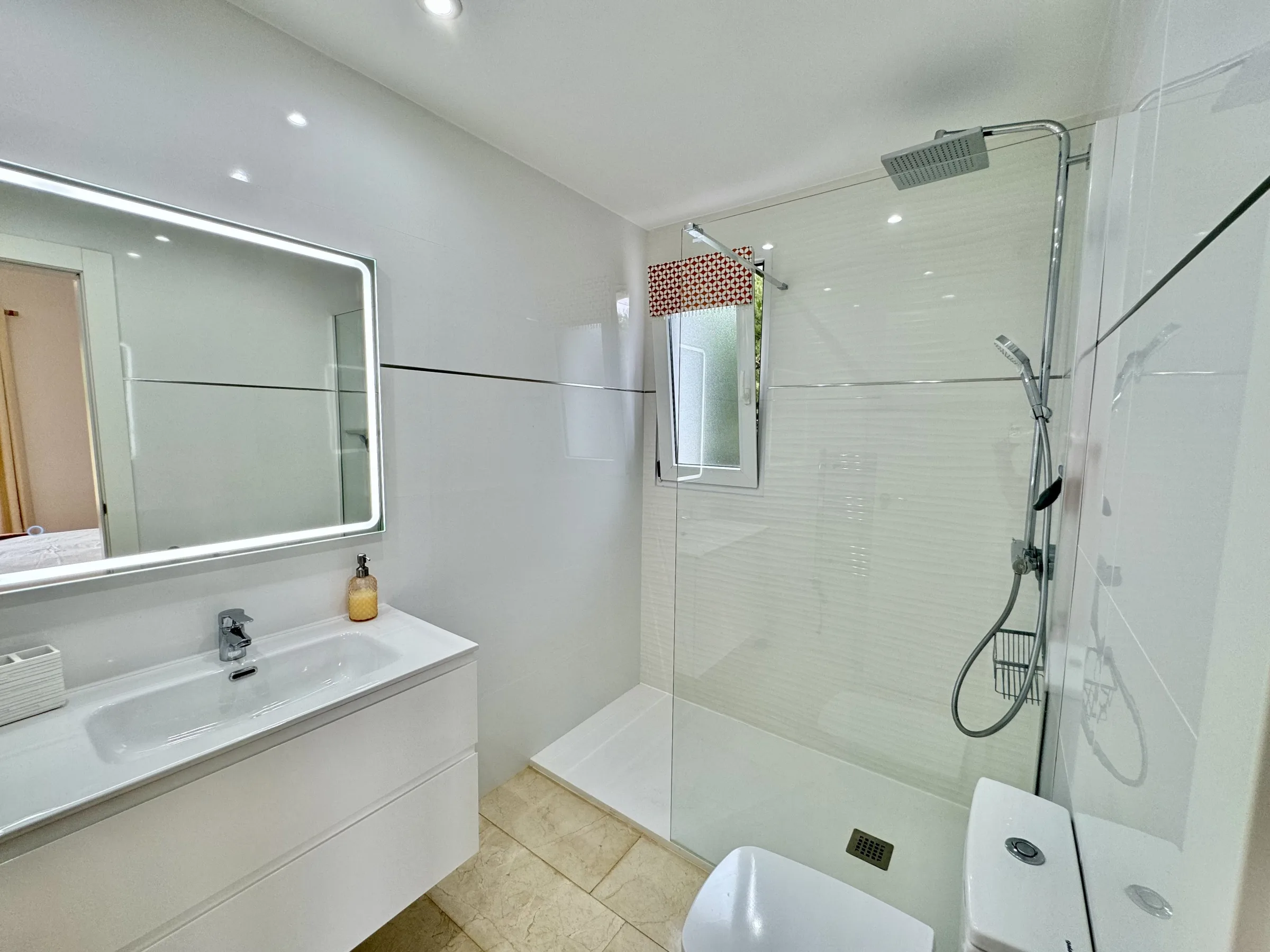 MC20 Bathroom 2