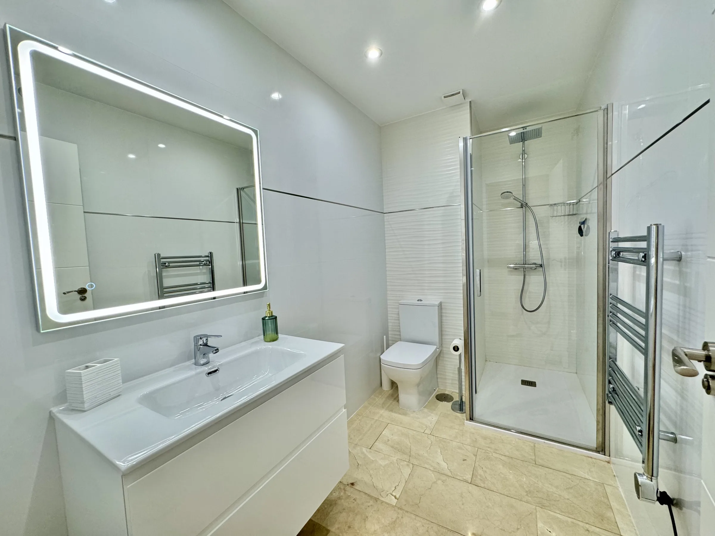 MC20 Bathroom 3