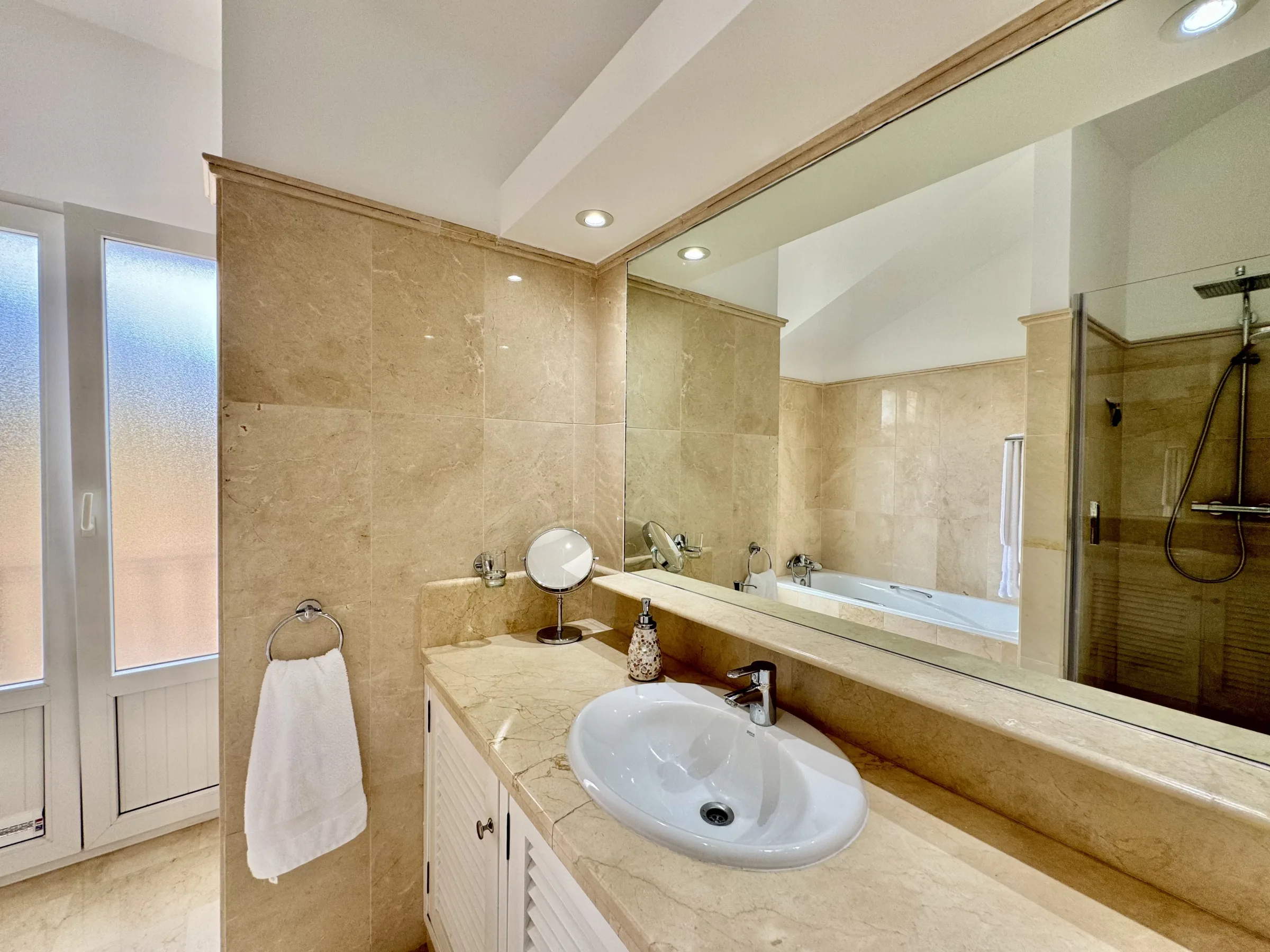 MC20 Bathroom 4