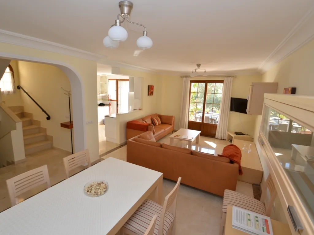 MC9 Dining Lounge mtime20190910114459