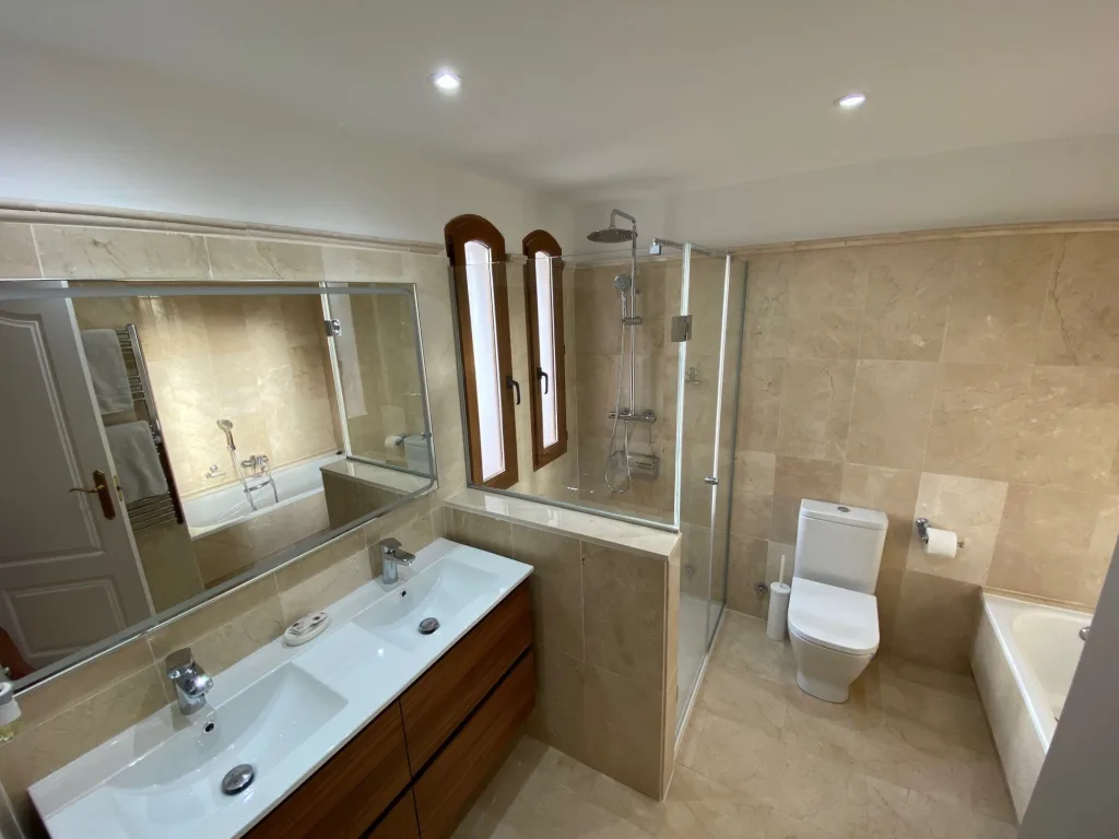 MC9 Master Ensuite mtime20230516082806