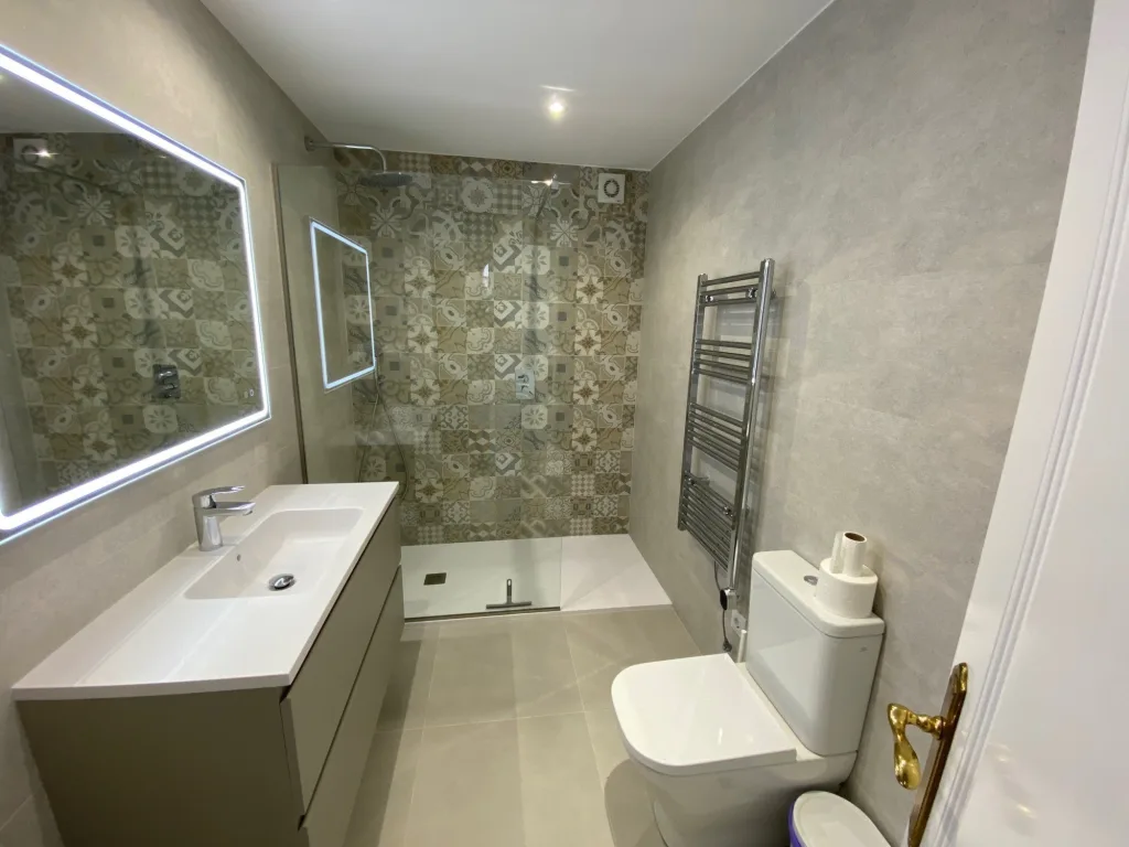 MC9 Family Bathroom mtime20230516082810