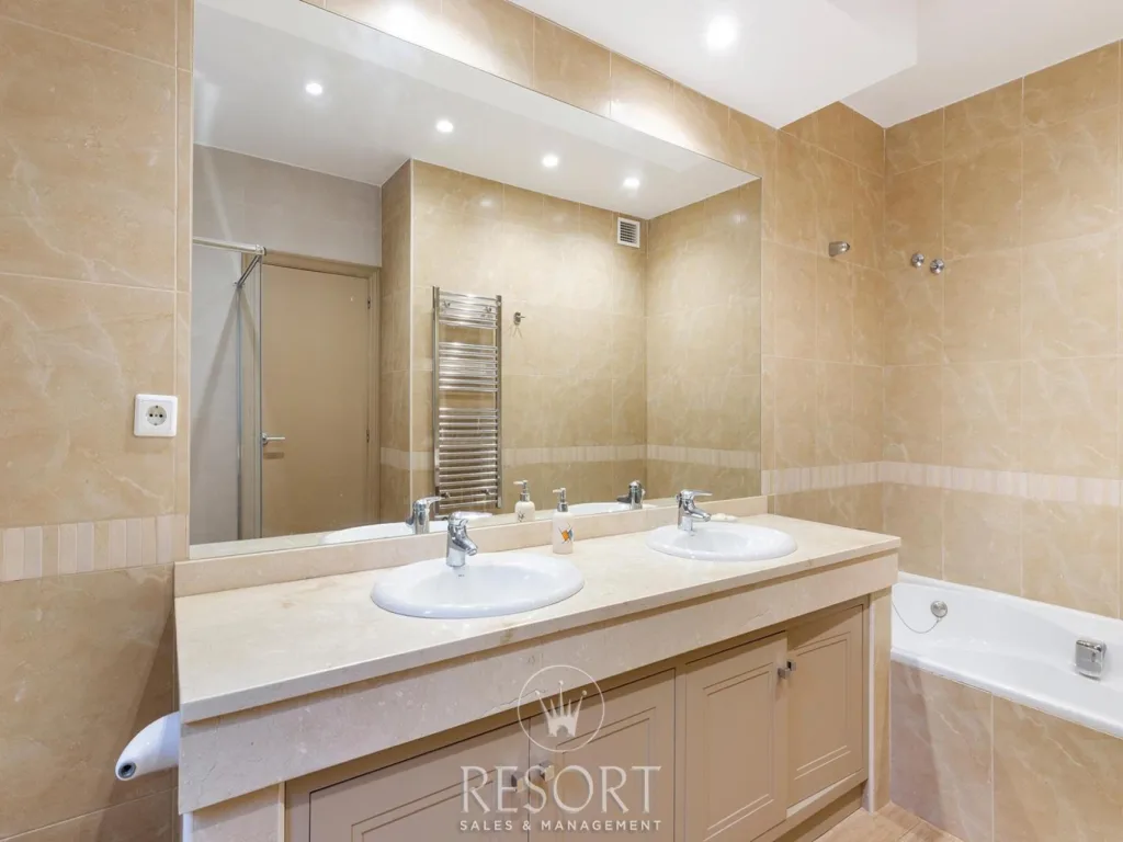 Monte leon 13 for sale 68d27e9d28203