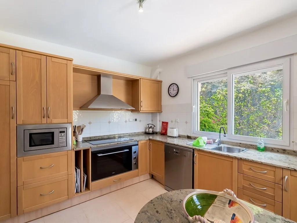 MV34 Kitchen 1
