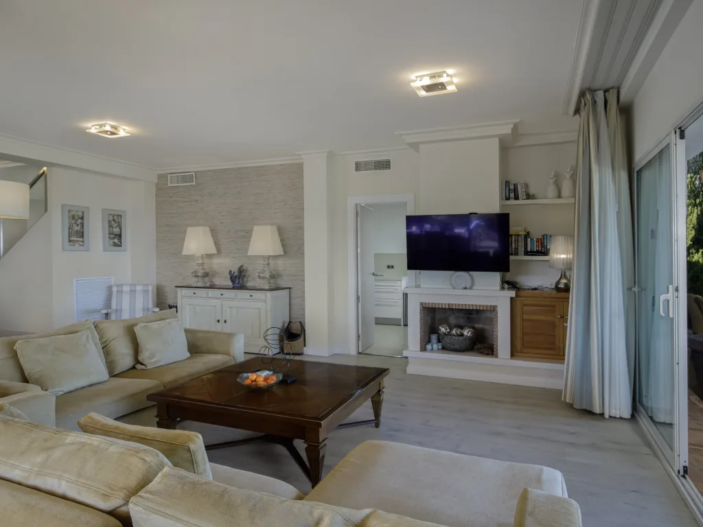 V1 18 of 16 mtime20231121121354