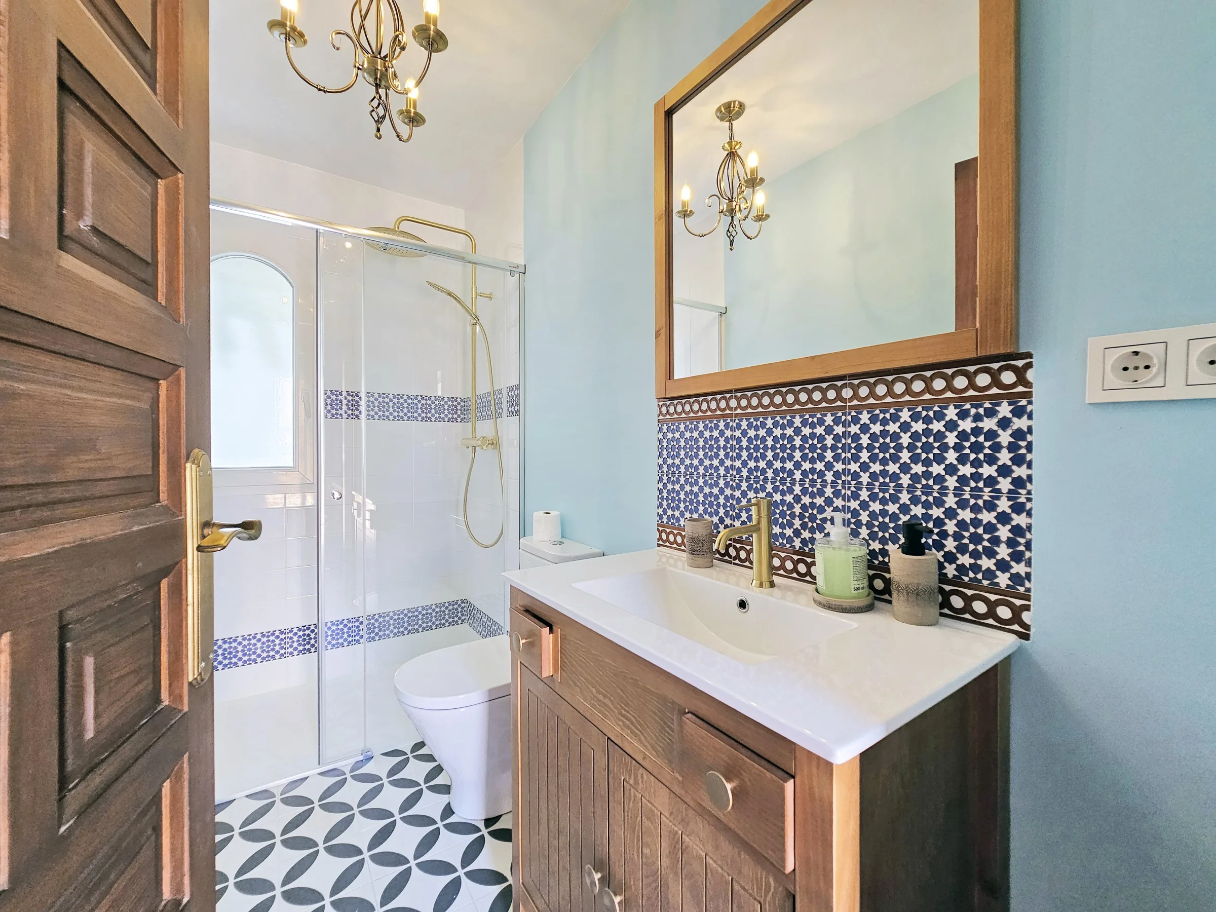IV154 Bathroom in extension