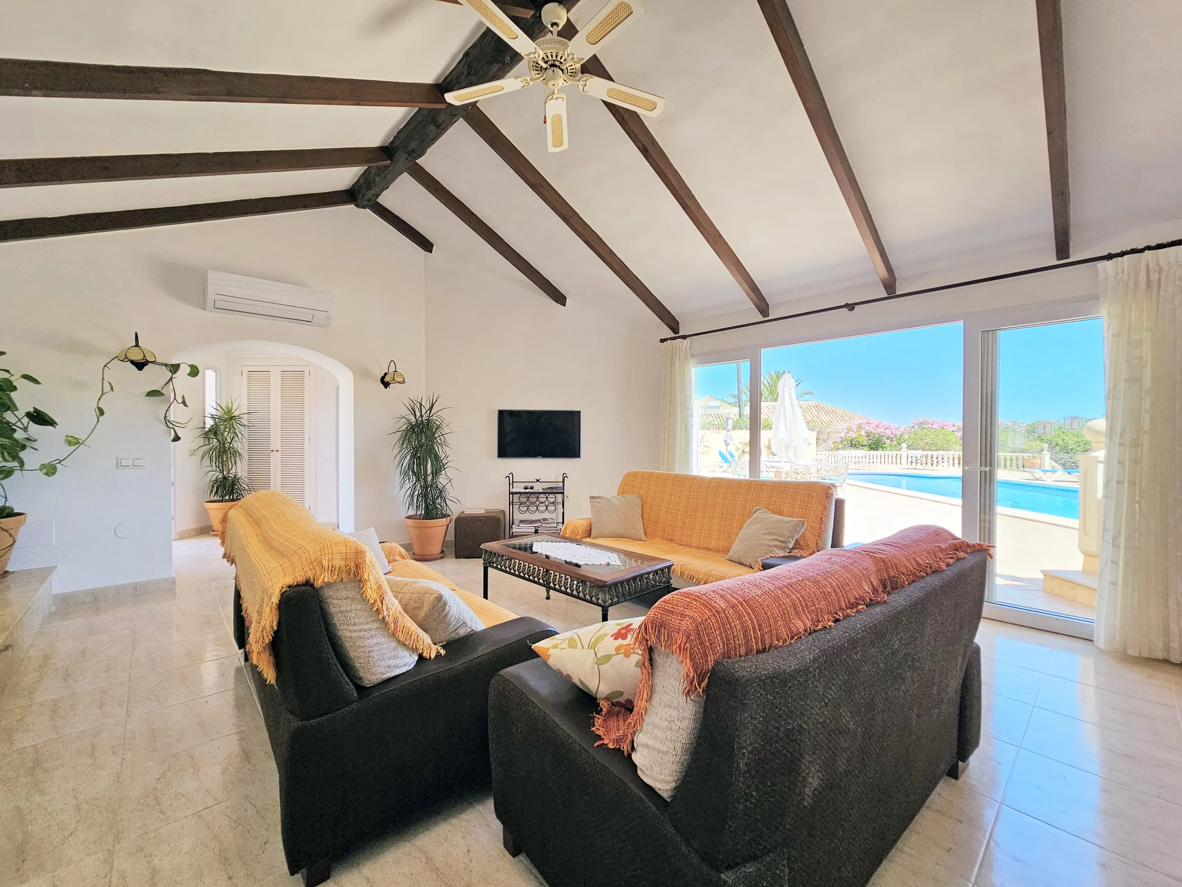 IV154 Living area 2