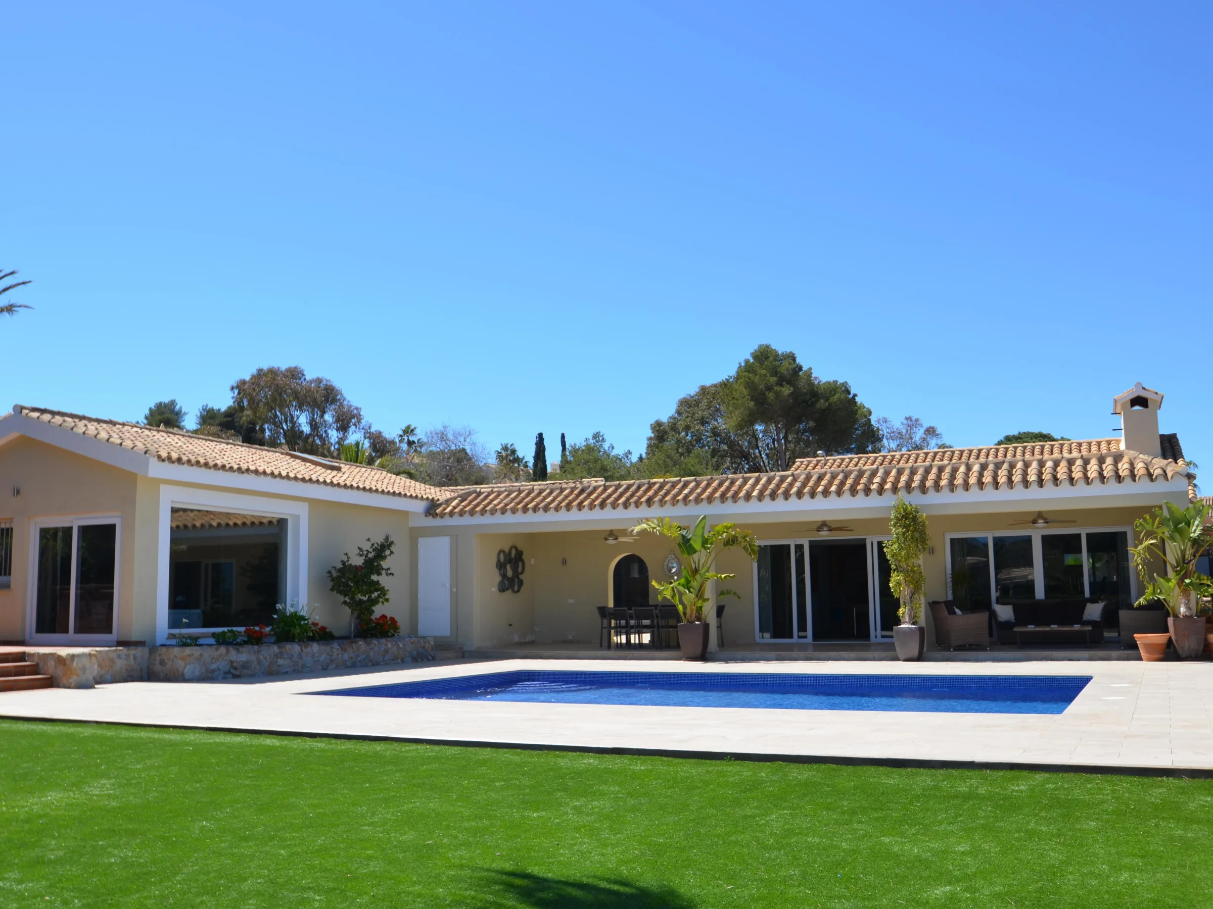 V171 Rear of villa mtime20230403154020