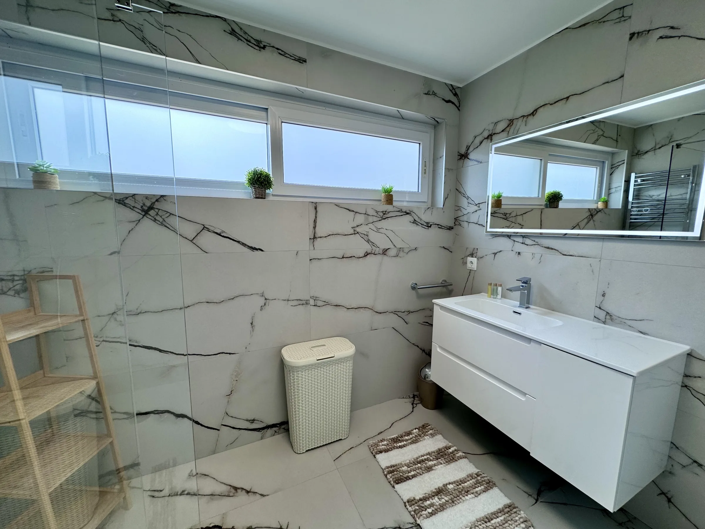V171 annex bathroom a