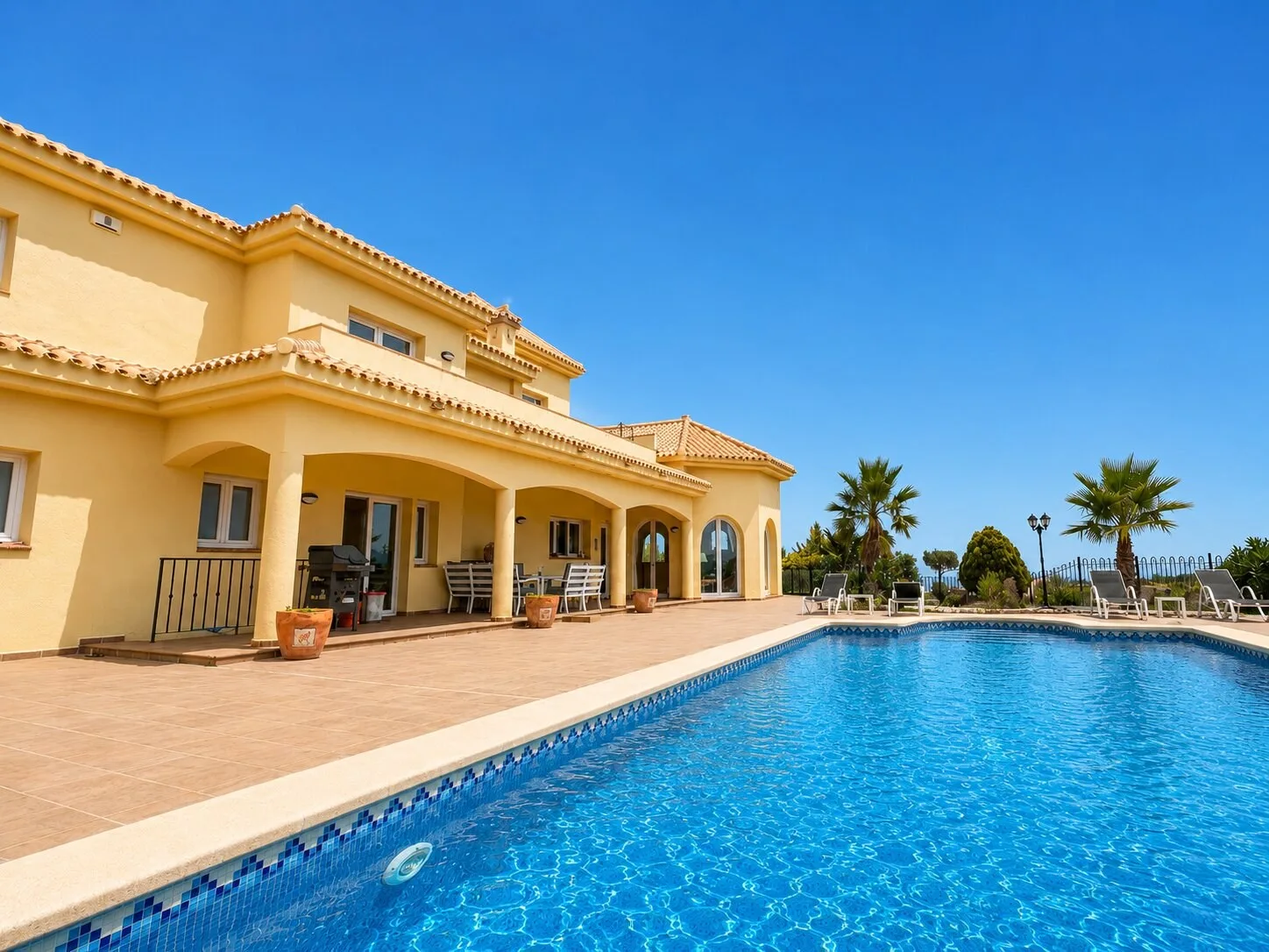 V20 Villa and pool a
