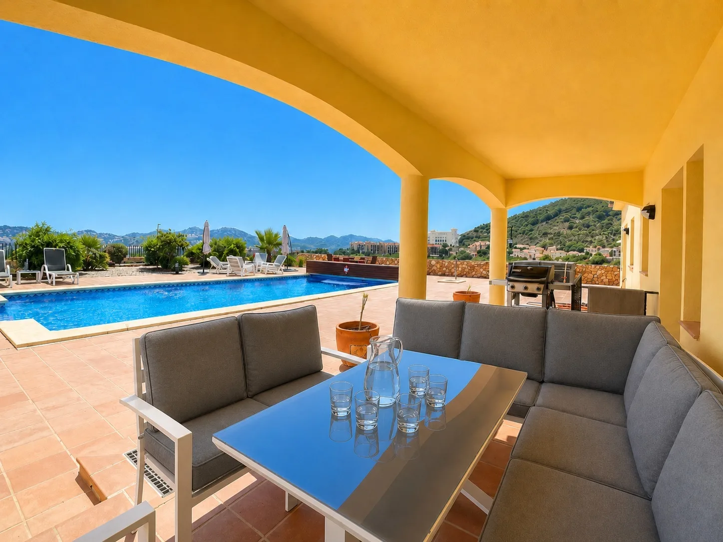 V20 Terrace and pool a