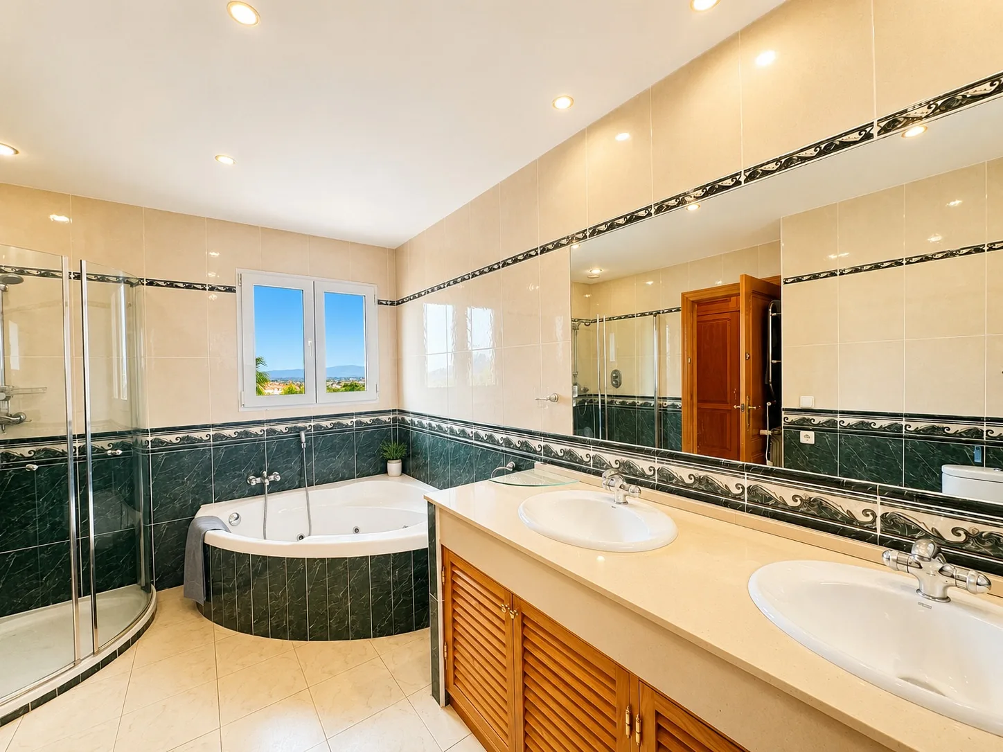 V20 Bathroom 1 a