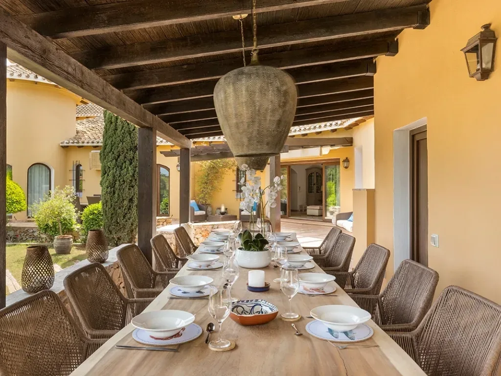 Villa70 006 Outdoor table