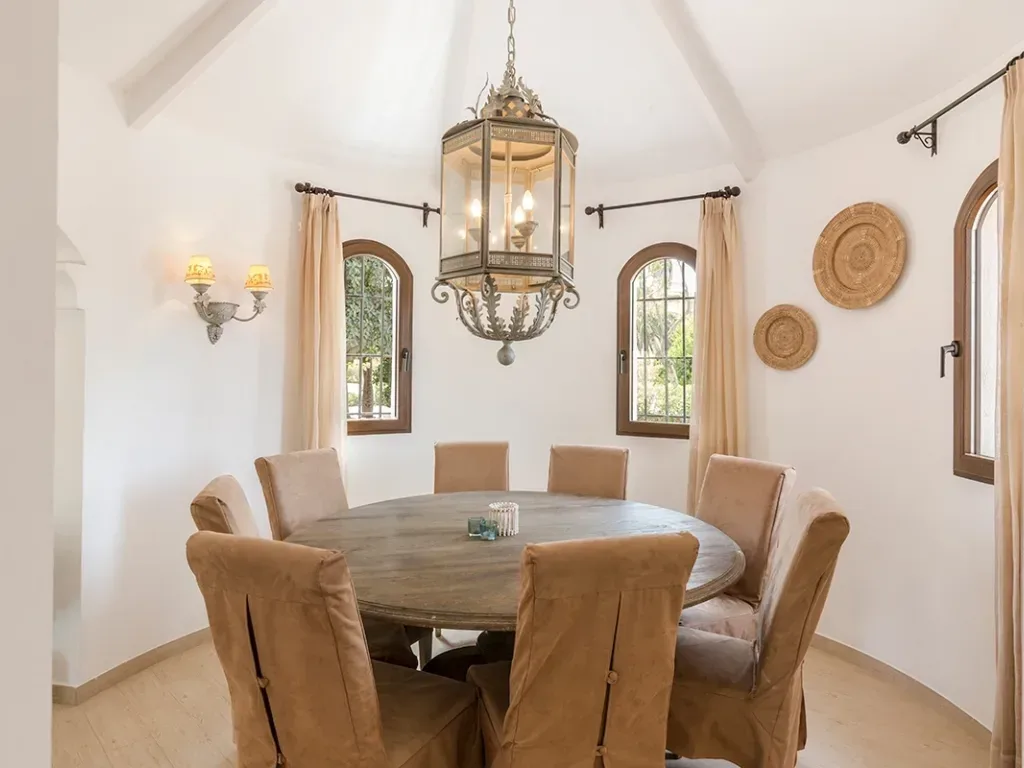 Villa70 017 dining room