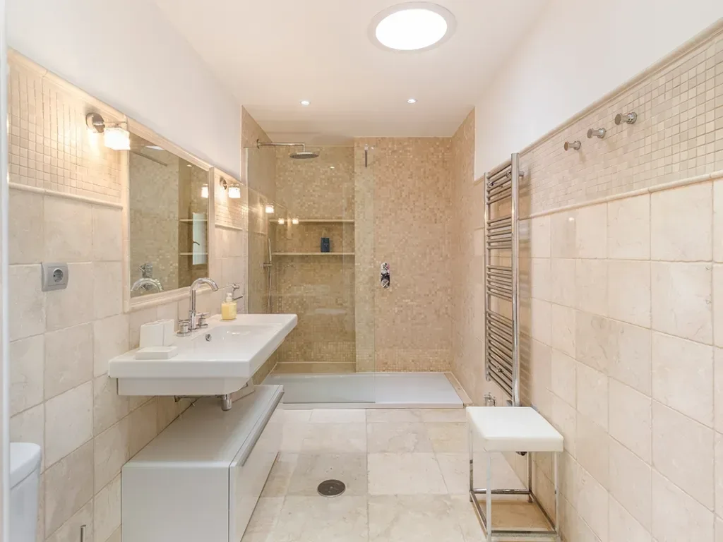 Villa70 023 bathroom